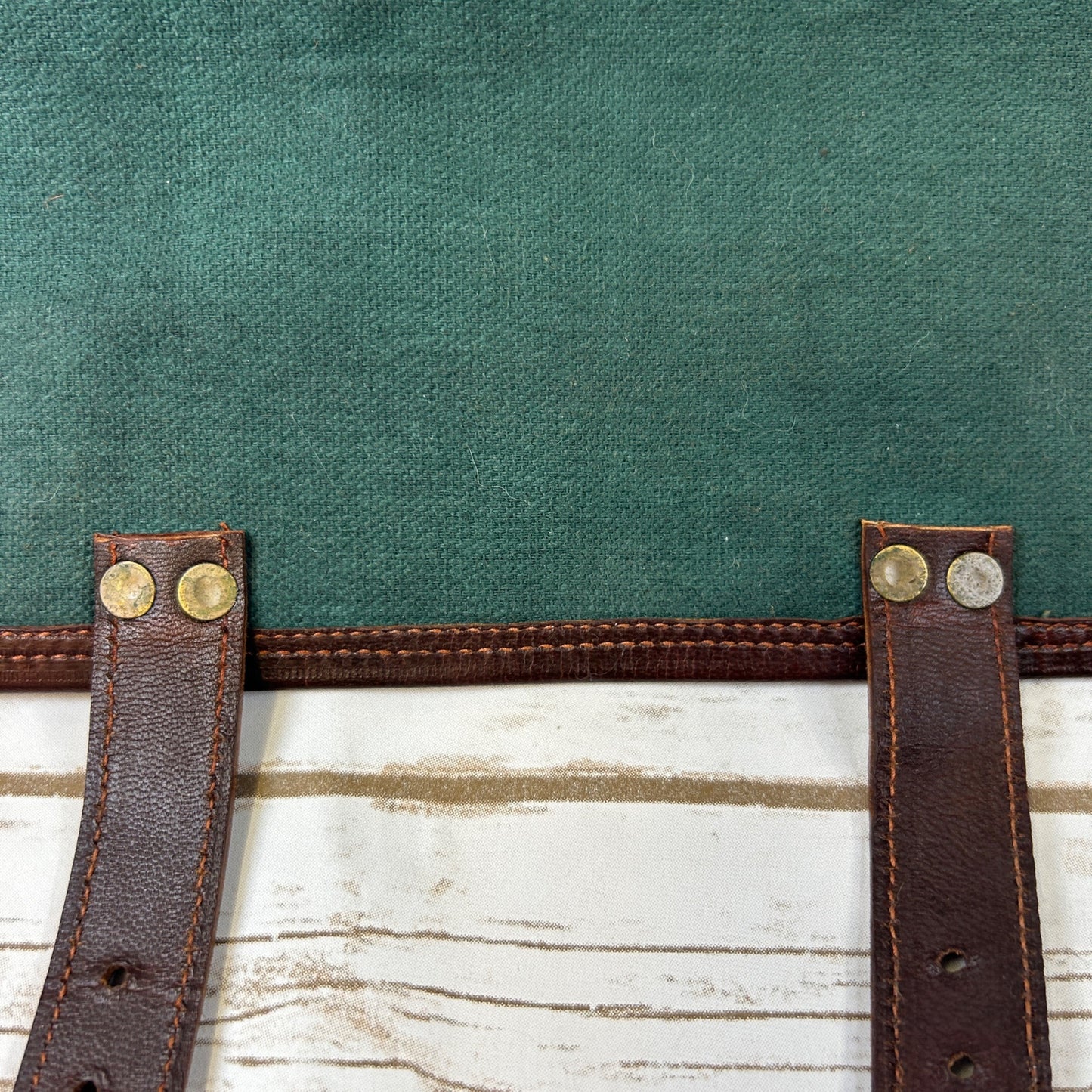 Vintage-Style Brown Leather Messenger Bag With Adjustable Strap & Buckle Closures