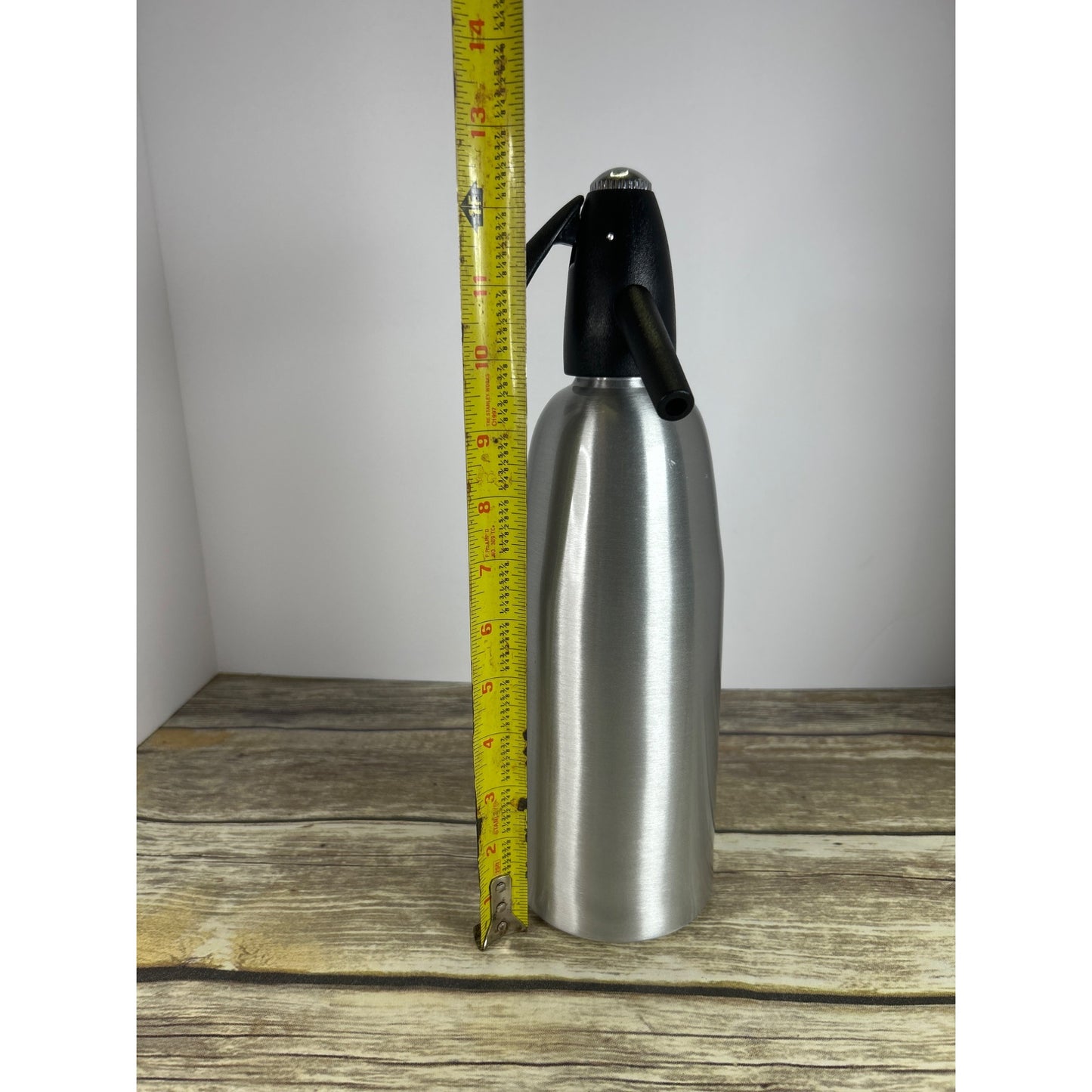 Vintage Aluminum Soda Siphon Bottle 1L Capacity Sleek Retro Design Black Plastic Head