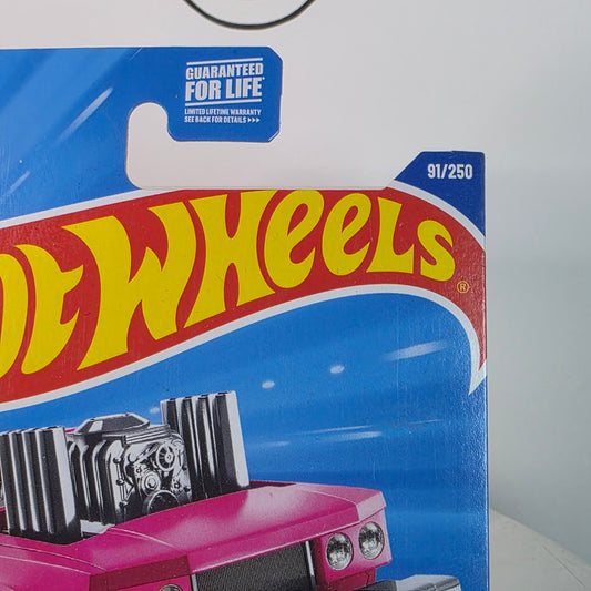 2015 Hot Wheels Cruise Bruiser Pink