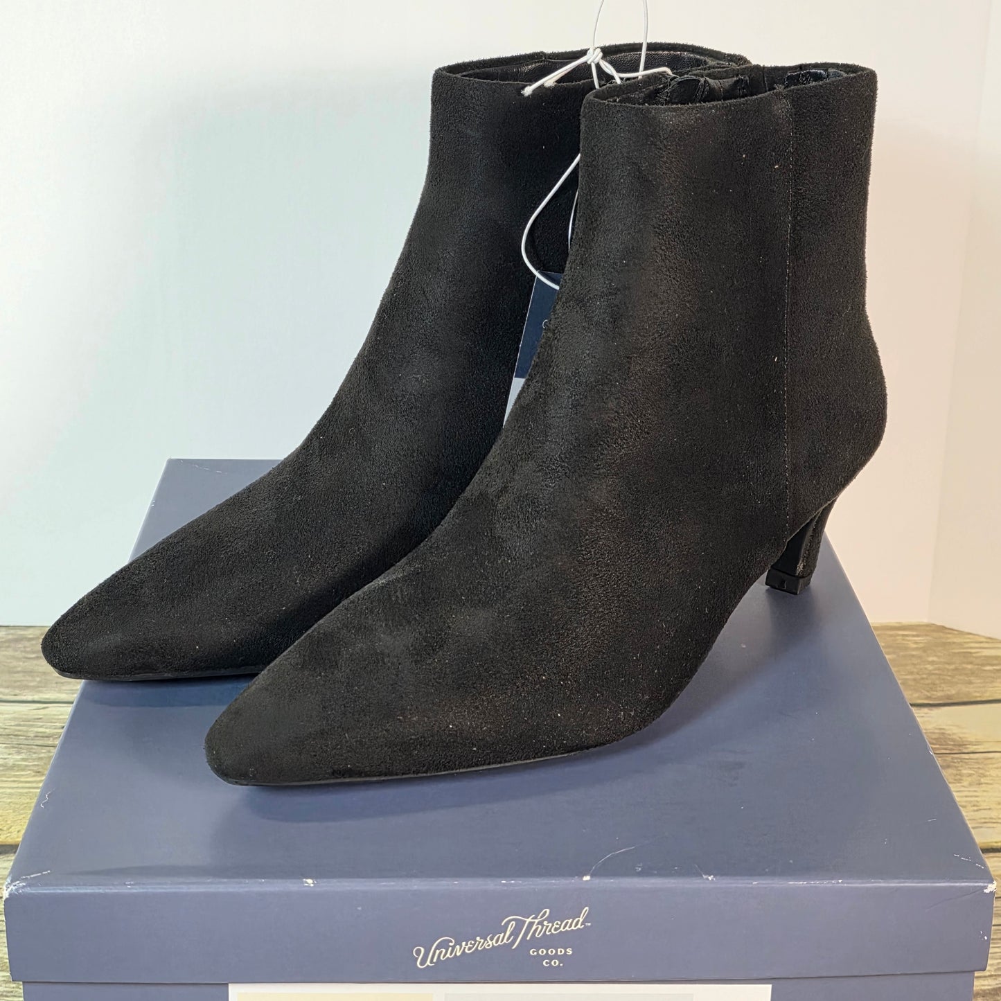 NIB New Universal Threads AE951 Taylor Boots Black Heels Women's 8.5