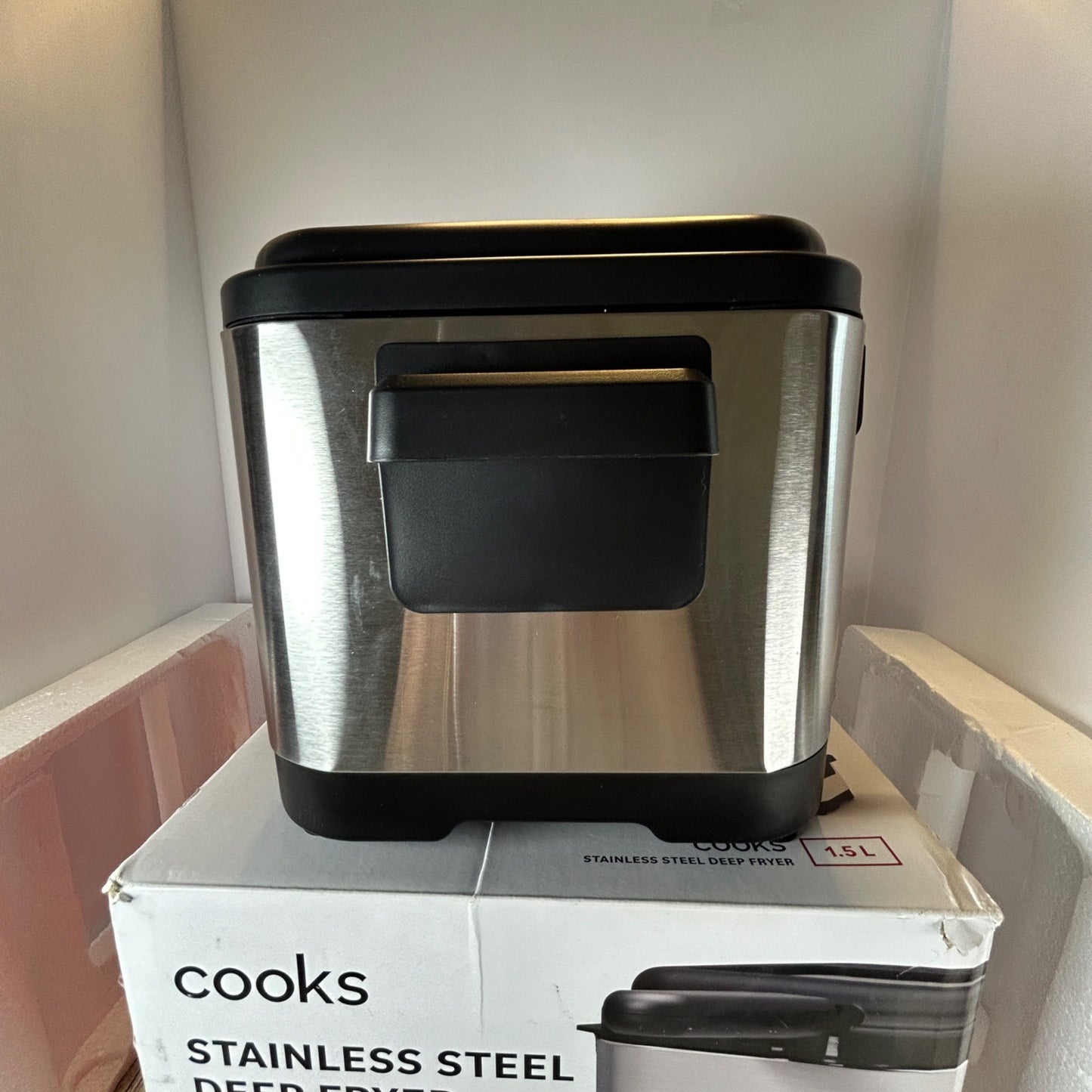Cooks Stainless Steel Deep Fryer 1.5L With Adjustable Temperature Control & Odor Filter