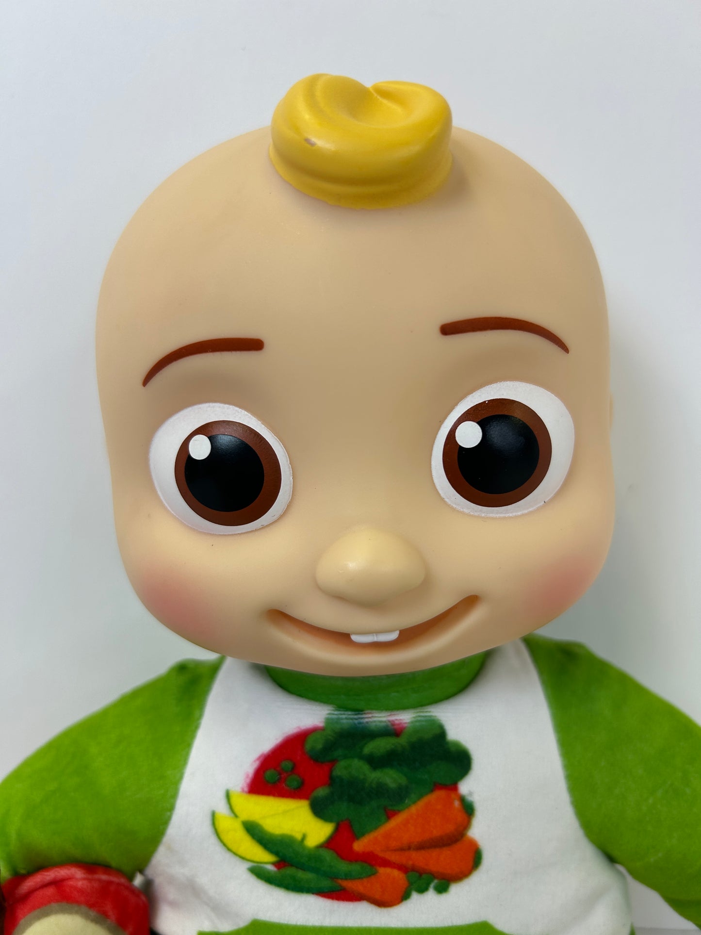 CoComelon Snack Time JJ Plush Doll Apple Sings “Yes Yes Vegetables” Song Phrases