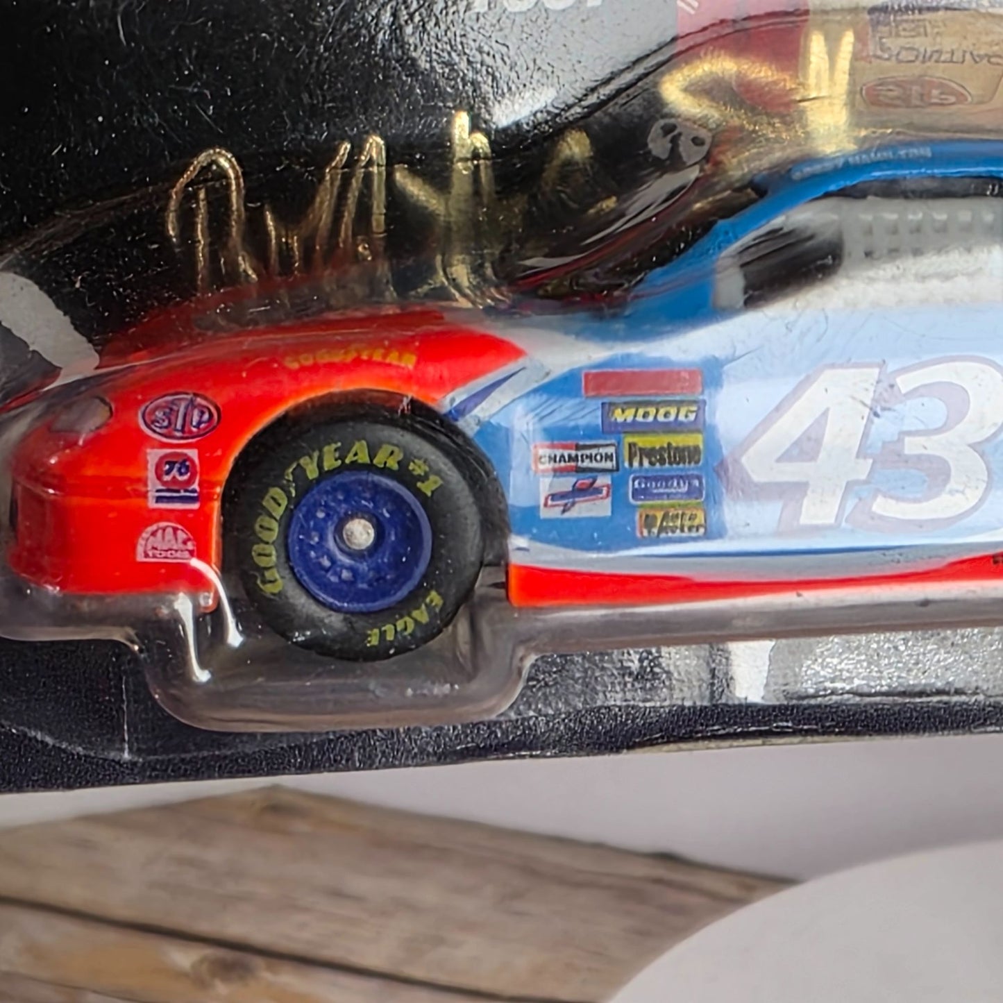 Hot Wheels Pro Racing Bobby Hamilton 1997 Die-Cast Car 1:64 Scale Superspeedway Edition Limited Edition