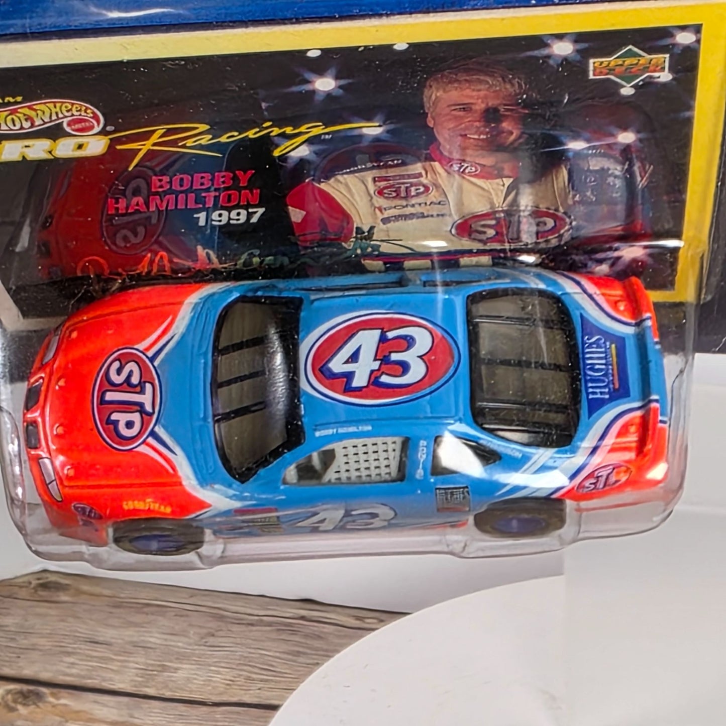 Hot Wheels Pro Racing Bobby Hamilton 1997 Die-Cast Car 1:64 Scale Superspeedway Edition Limited Edition