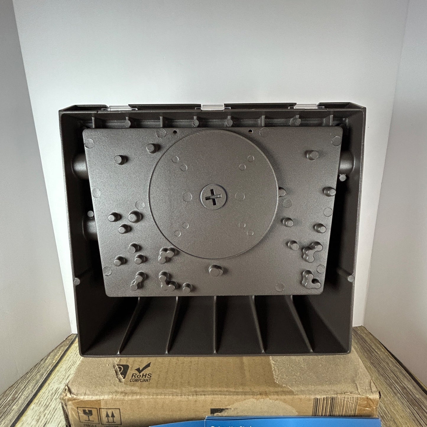 Outdoor LED Wall Pack Light Sunco 7600 Lumens 60W Aluminum Polycarbonate Dimmable 0-10V 17-Year Lifespan IP65 Brown