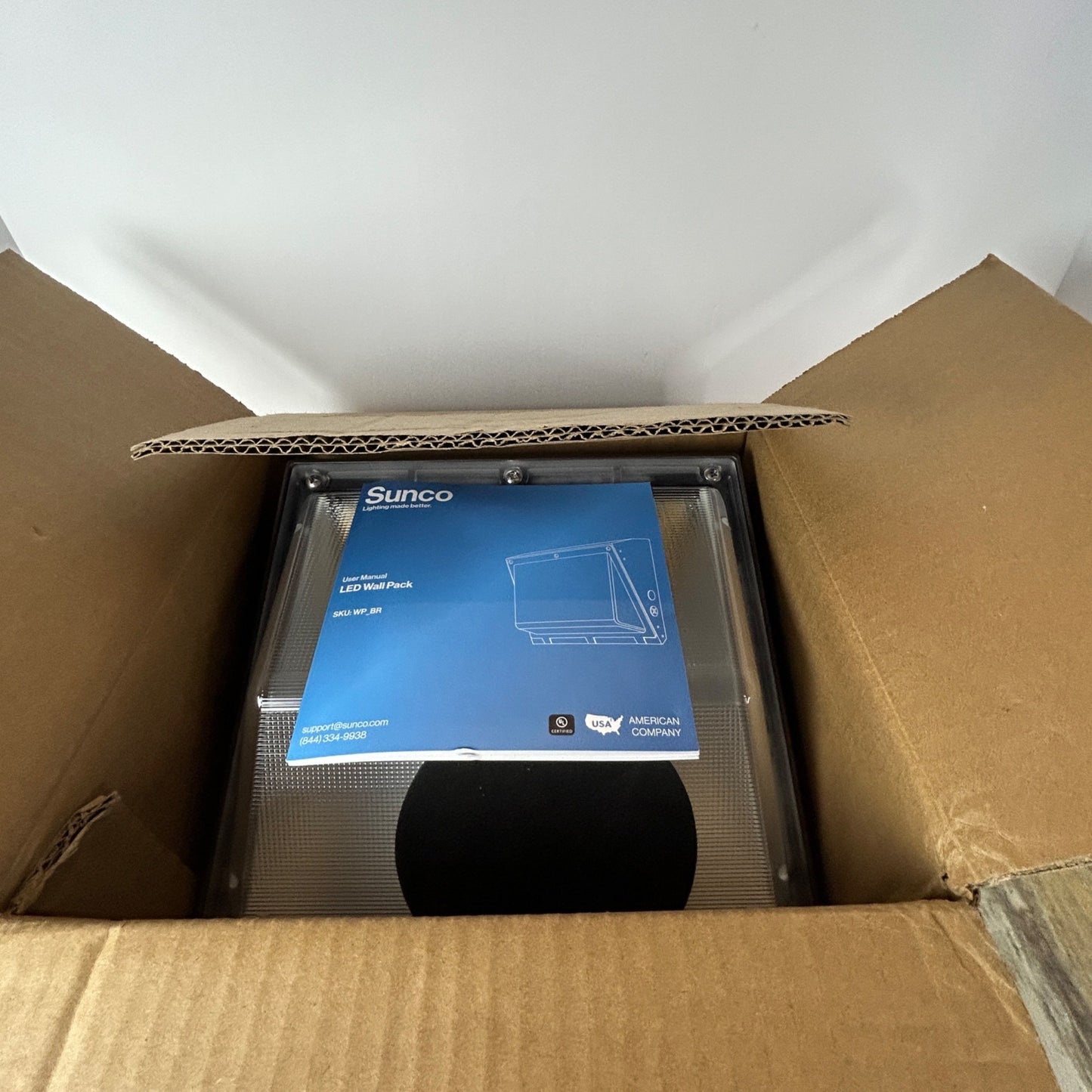 Outdoor LED Wall Pack Light Sunco 7600 Lumens 60W Aluminum Polycarbonate Dimmable 0-10V 17-Year Lifespan IP65 Brown