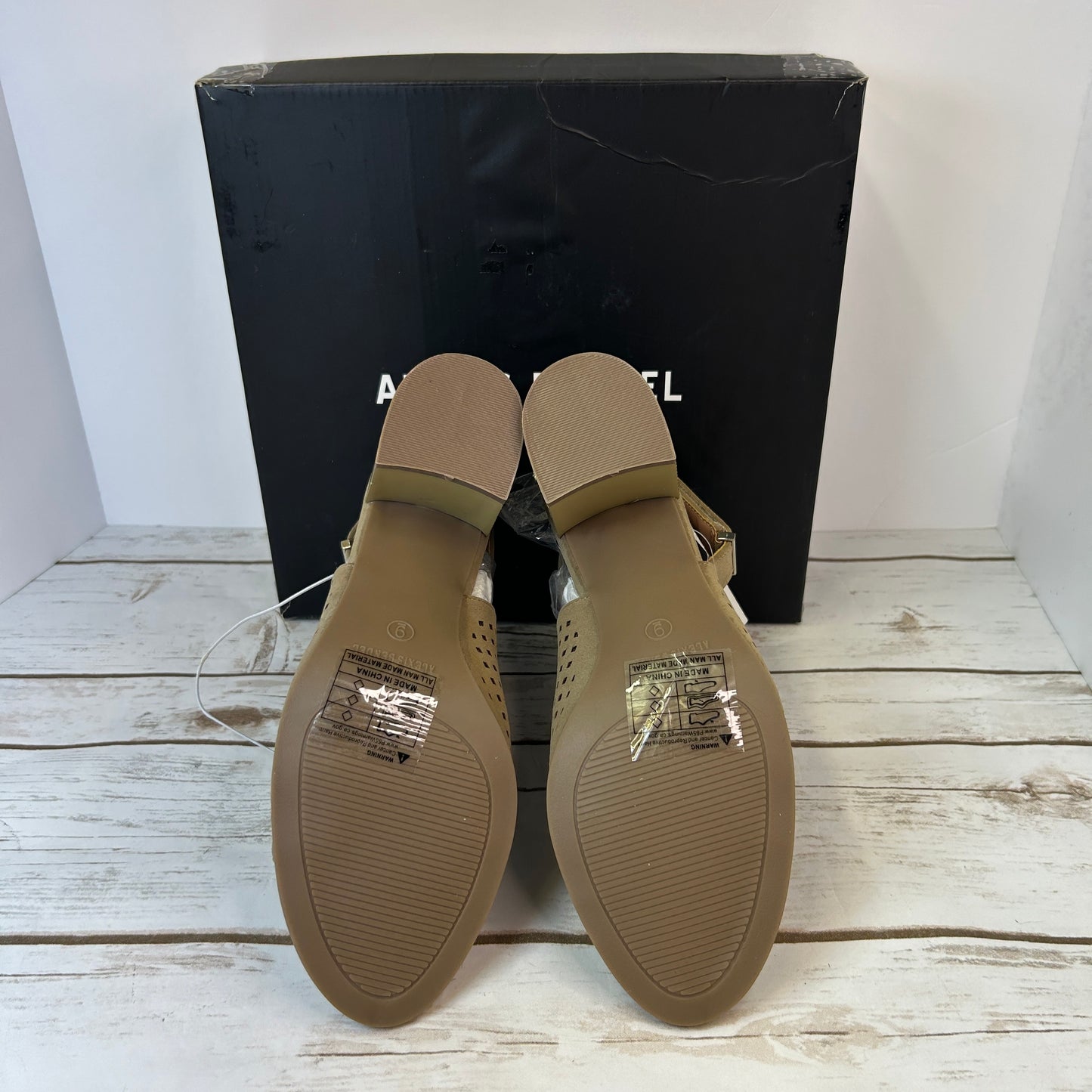 NIB New Women's Alexis Bendel Tan Open-Toe Sandal Size 9