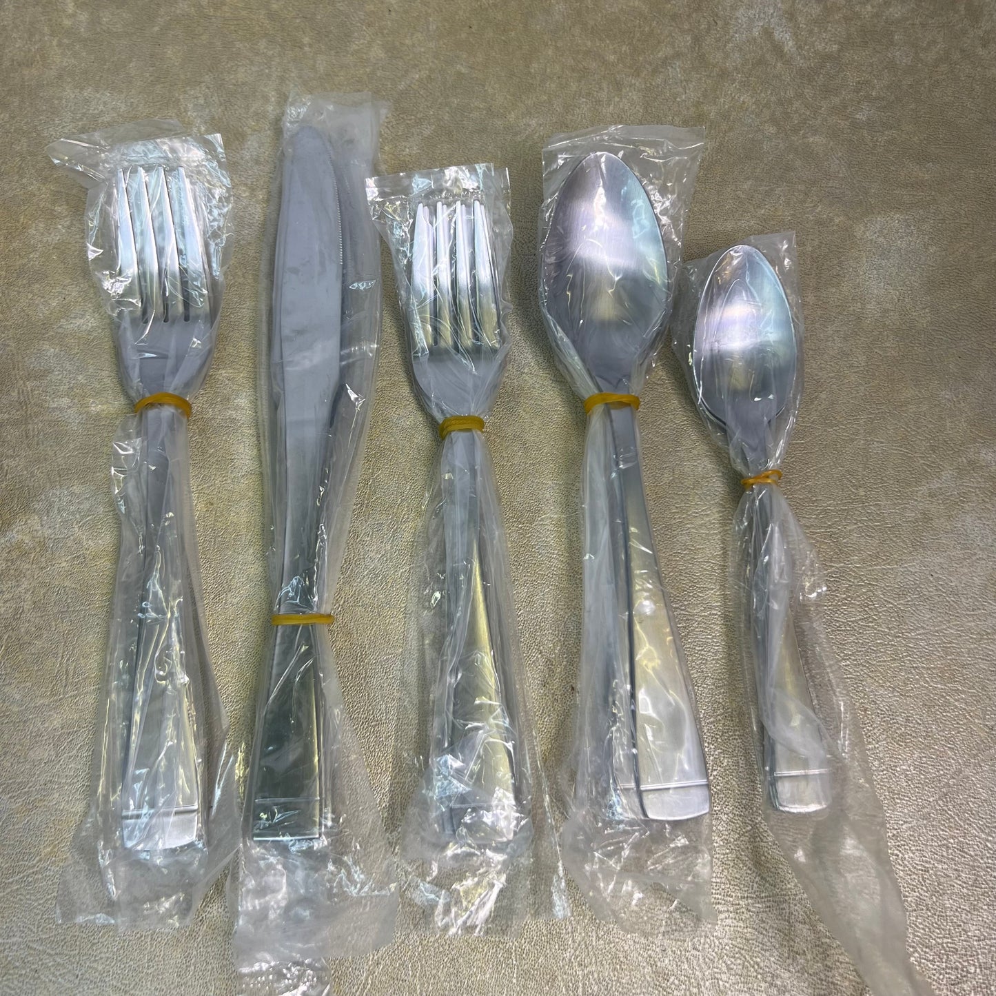 New NIB David Shaw Splendide 20 Piece Stainless Steel Flatware Set Style# 9850504