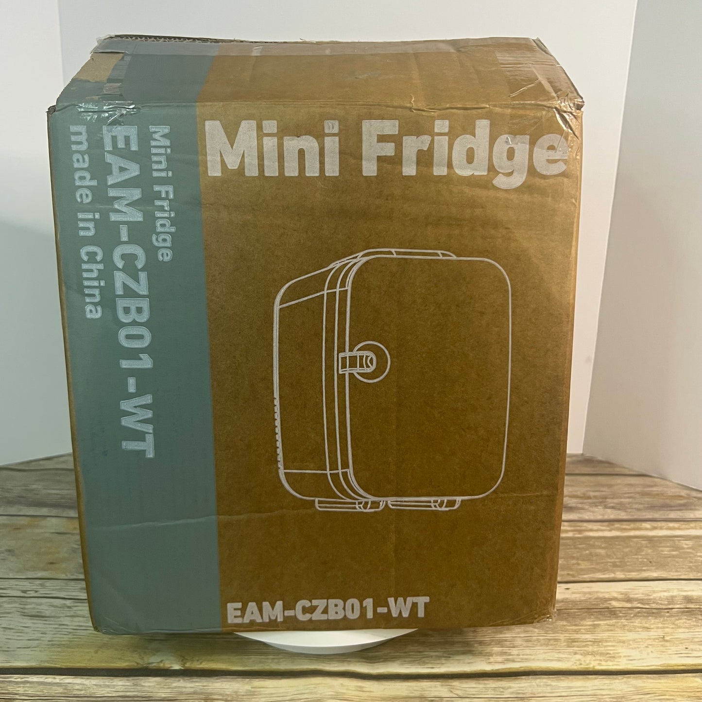 Mini Fridge EAM-CZB01-WT Skincare Fridge Refrigerator