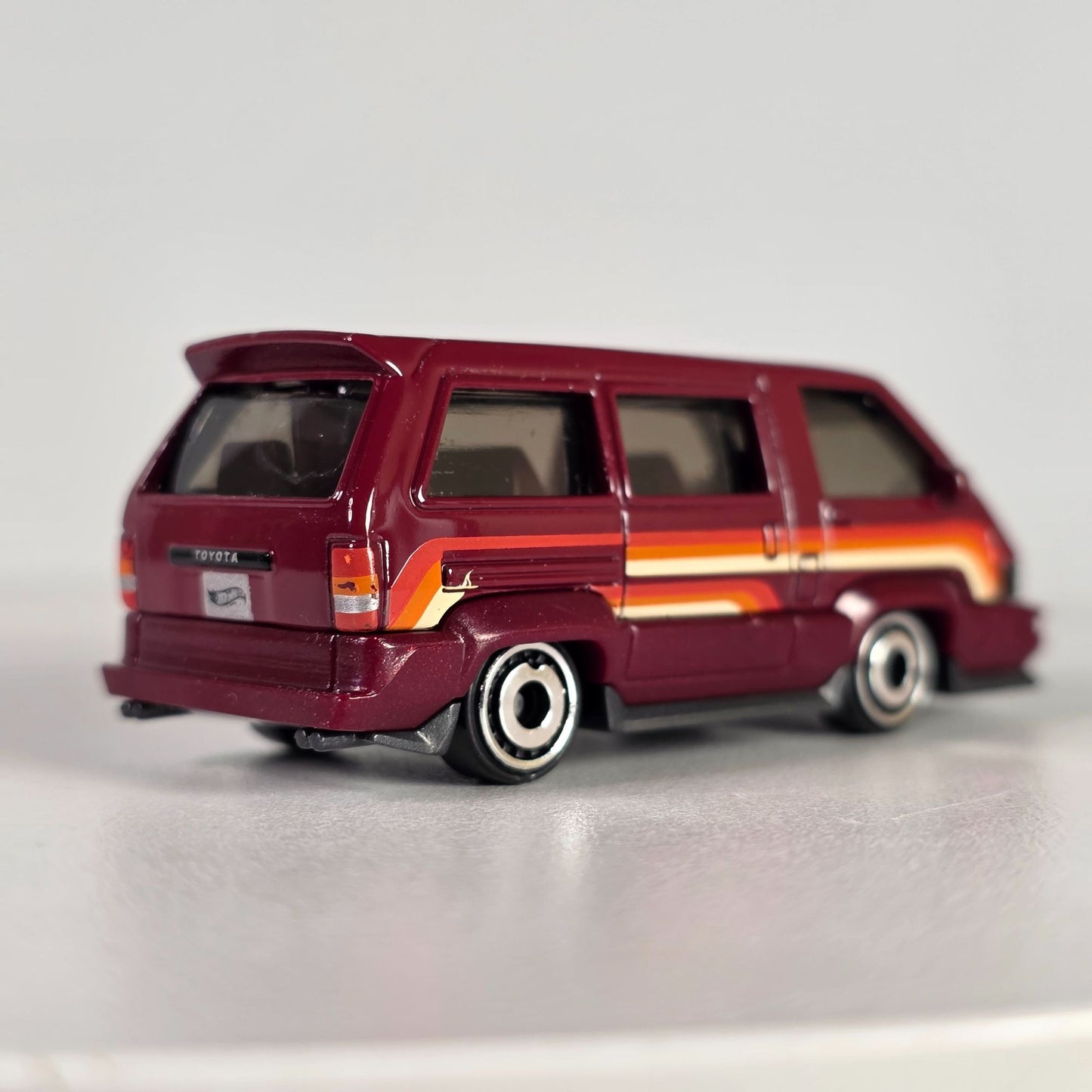 Hot Wheels 2021 86 Toyota Van Red/Orange Die-Cast Collectible Model Car