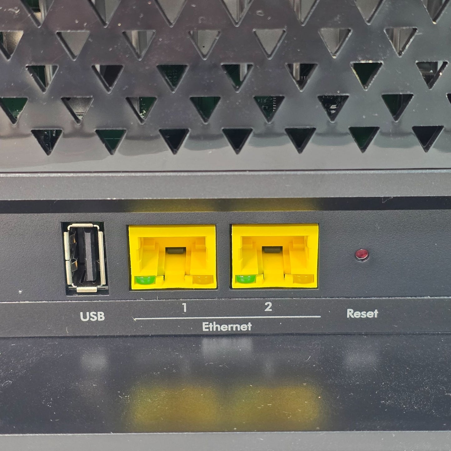 Netgear AC1600 WiFi Cable Modem Router C6250 Dual Band Gigabit - Up To 680 Mbps Speed