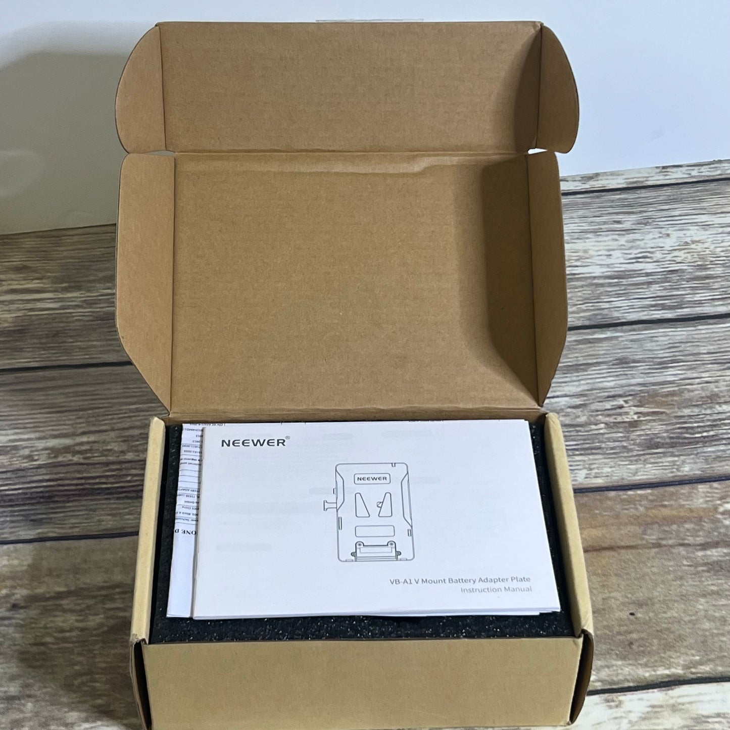 NIB New NEEWER VB-A1 V Mount Battery Adapter Plate 15mm Dual Rod Clamps SKU: 66603062