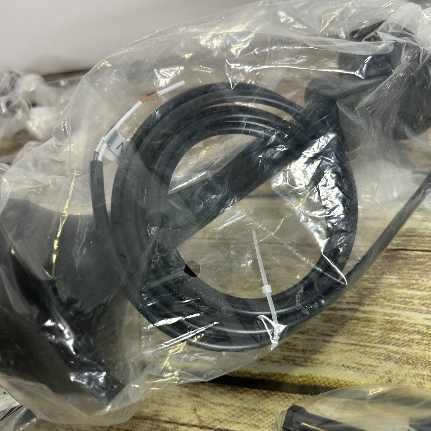 KMaiPem Black Farmhouse Chandelier With Adjustable Arms 6-Light Modern Industrial Design New In Box