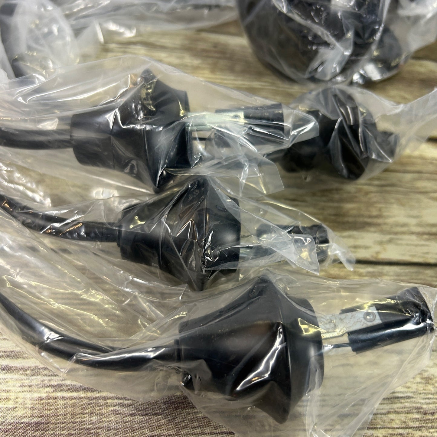 KMaiPem Black Farmhouse Chandelier With Adjustable Arms 6-Light Modern Industrial Design New In Box