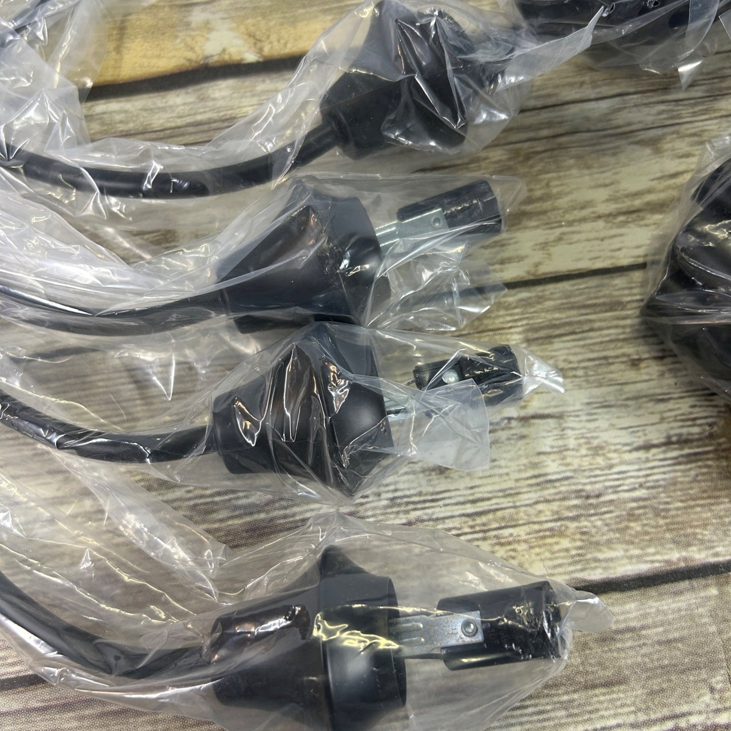 KMaiPem Black Farmhouse Chandelier With Adjustable Arms 6-Light Modern Industrial Design New In Box