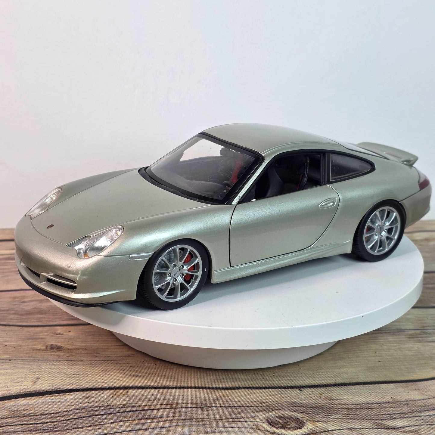 2003 Hot Wheels Porsche 911 GT3 Diecast Model Car 1:18 Scale Silver Collectible Display