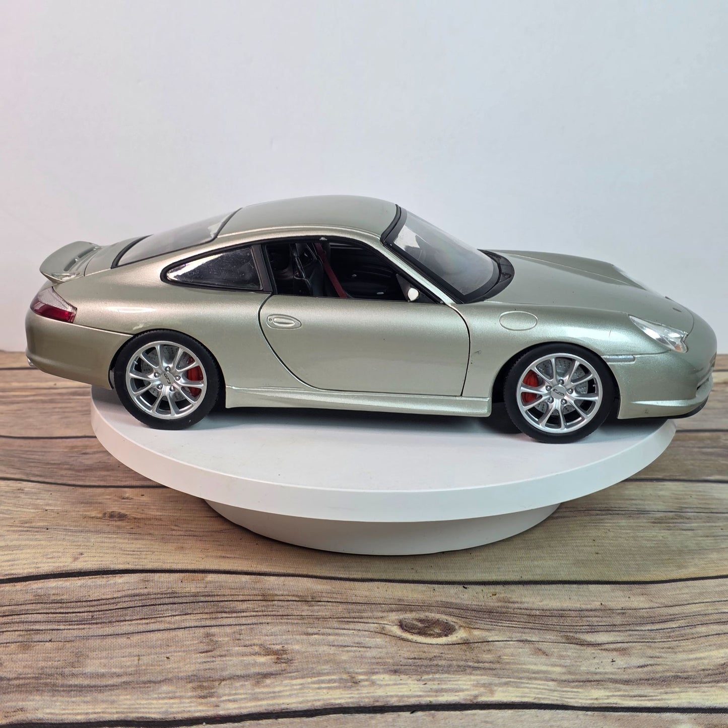 2003 Hot Wheels Porsche 911 GT3 Diecast Model Car 1:18 Scale Silver Collectible Display
