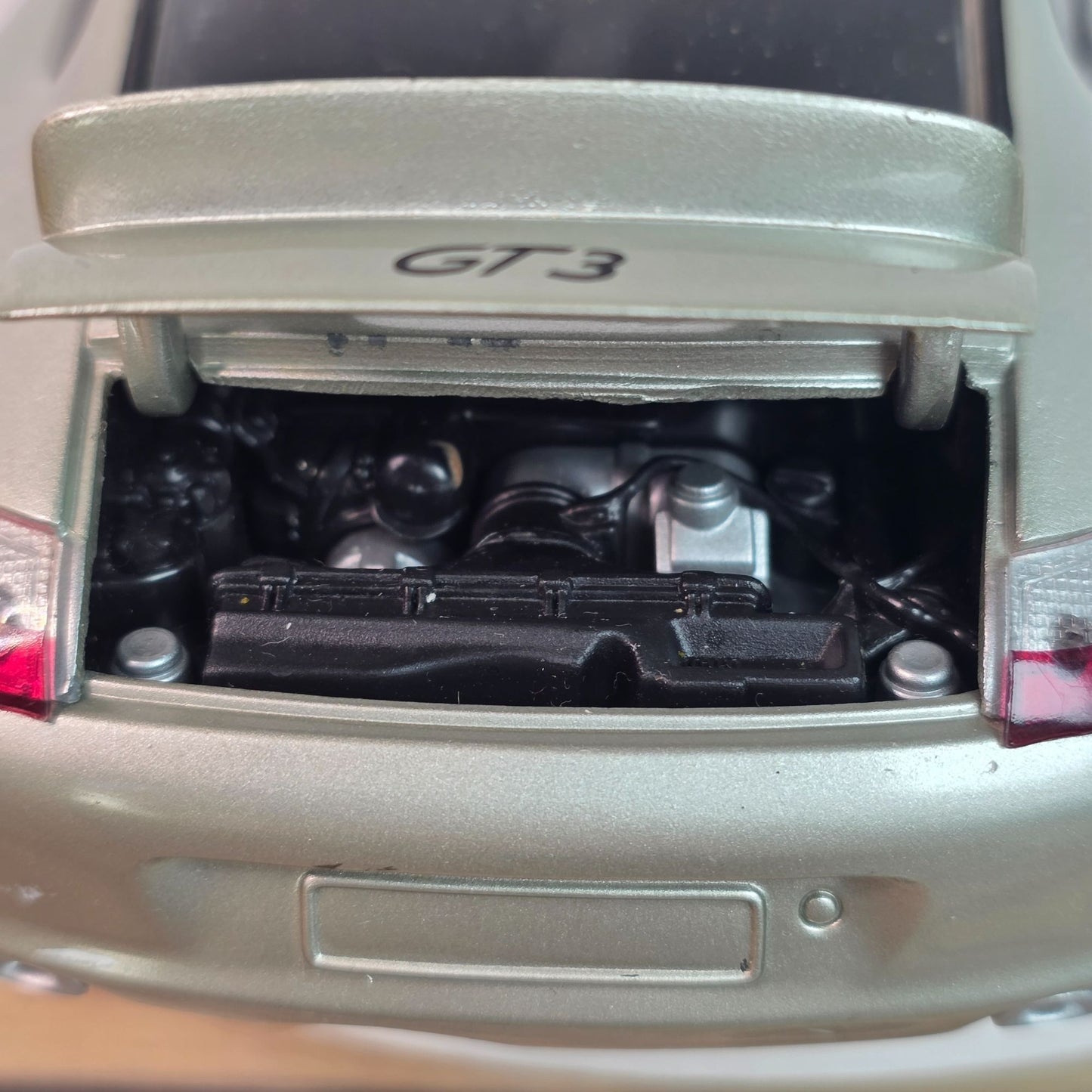 2003 Hot Wheels Porsche 911 GT3 Diecast Model Car 1:18 Scale Silver Collectible Display