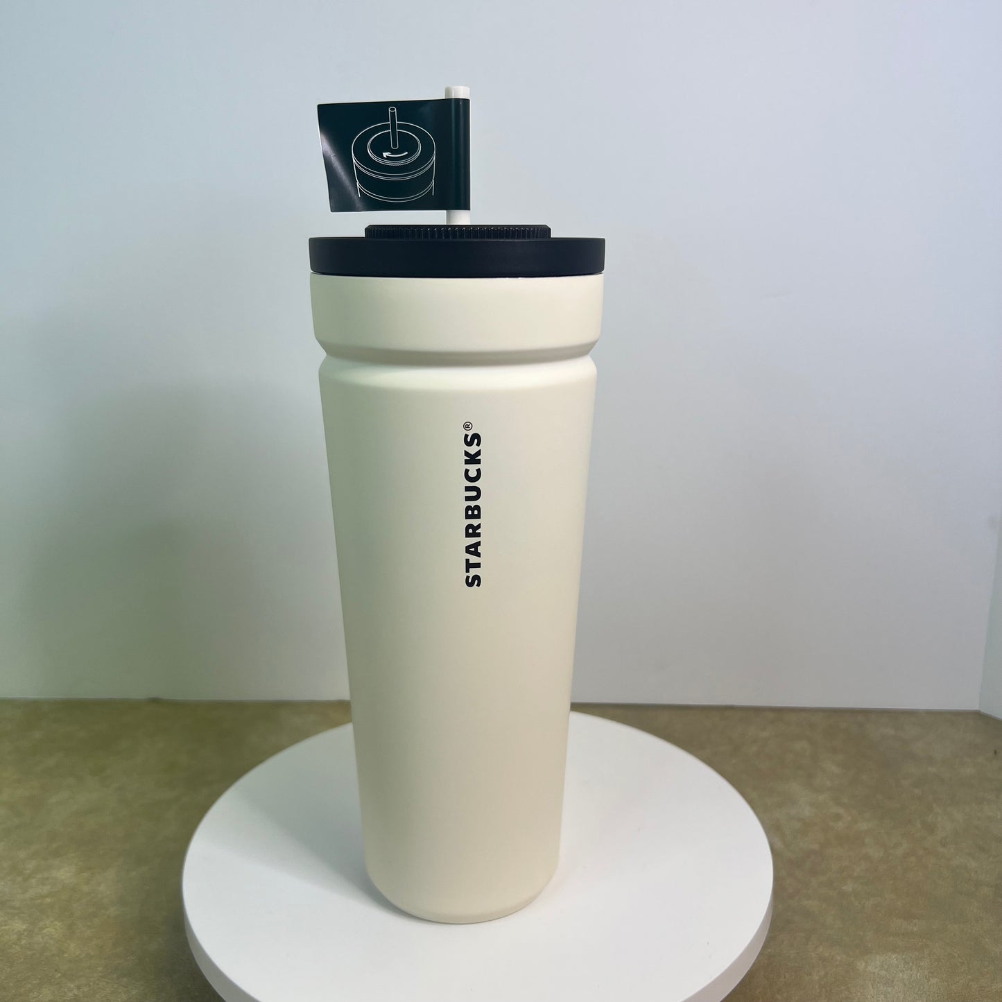 NWT New Starbucks Vacuum Insulated Cold Cup Tumbler Twist Seal Matte White 24oz