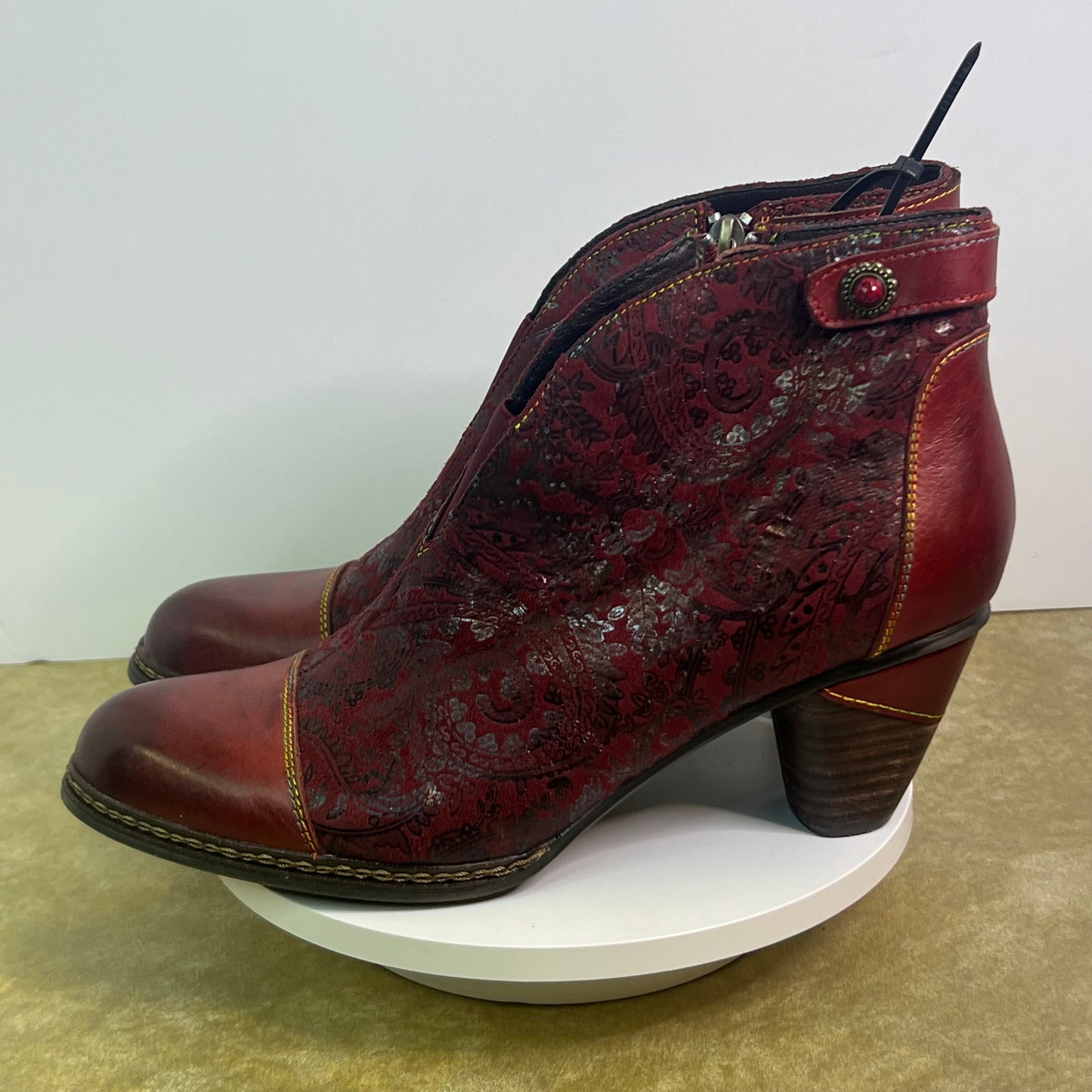 New L'Artiste Women’s Red Calming Bootie Size EU 41 US 9.5