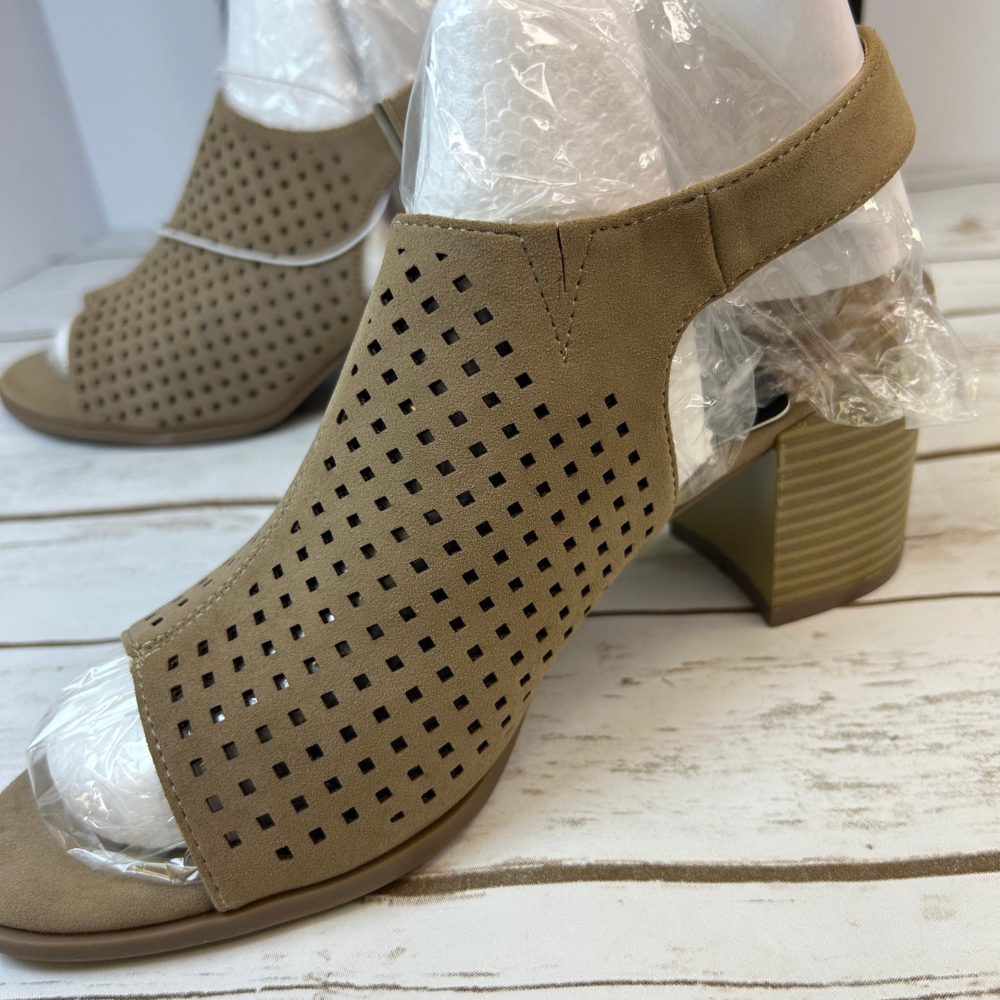 NIB New Women's Alexis Bendel Tan Open-Toe Sandal Size 9