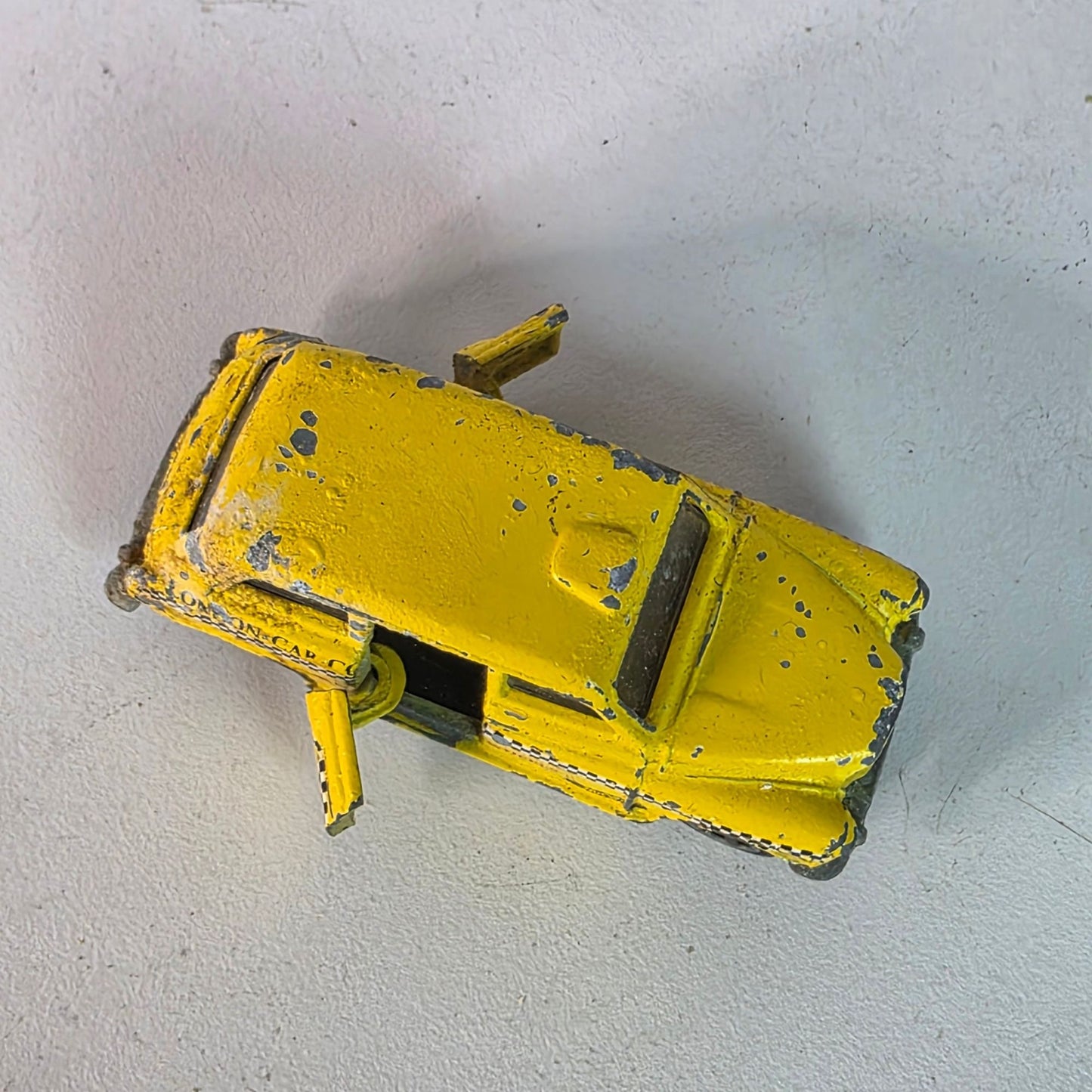 Vintage Hot Wheels London Taxi Yellow Black Checkers London Cab Co. #619 Diecast  I'll