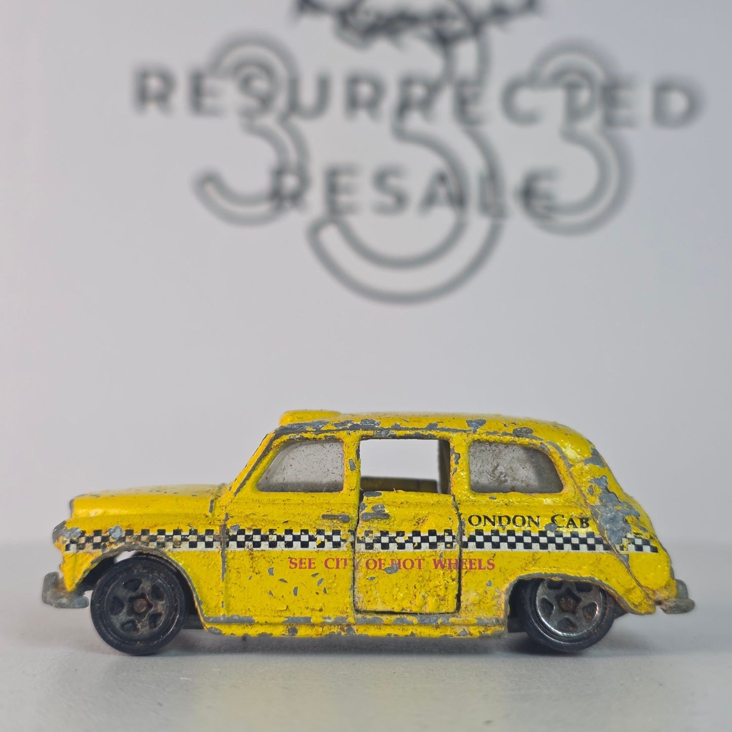 Vintage Hot Wheels London Taxi Yellow Black Checkers London Cab Co. #619 Diecast  I'll