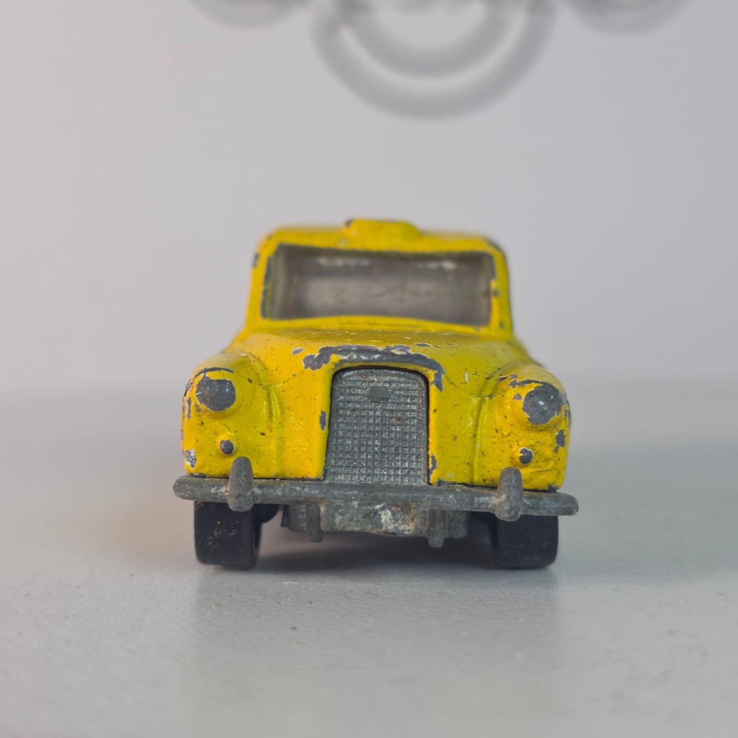 Vintage Hot Wheels London Taxi Yellow Black Checkers London Cab Co. #619 Diecast  I'll