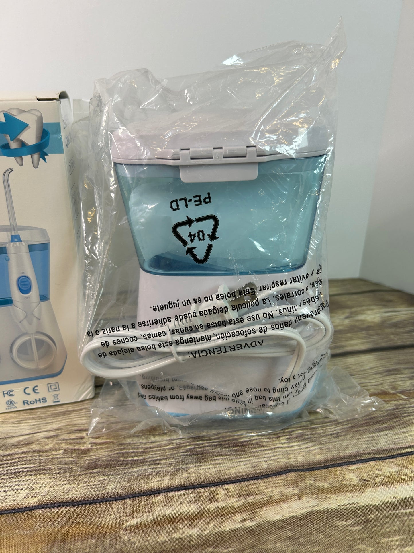 TUREWELL Water Flossing Oral Irrigator, 600ML Dental Cleaner 10 Adjustable Pressure