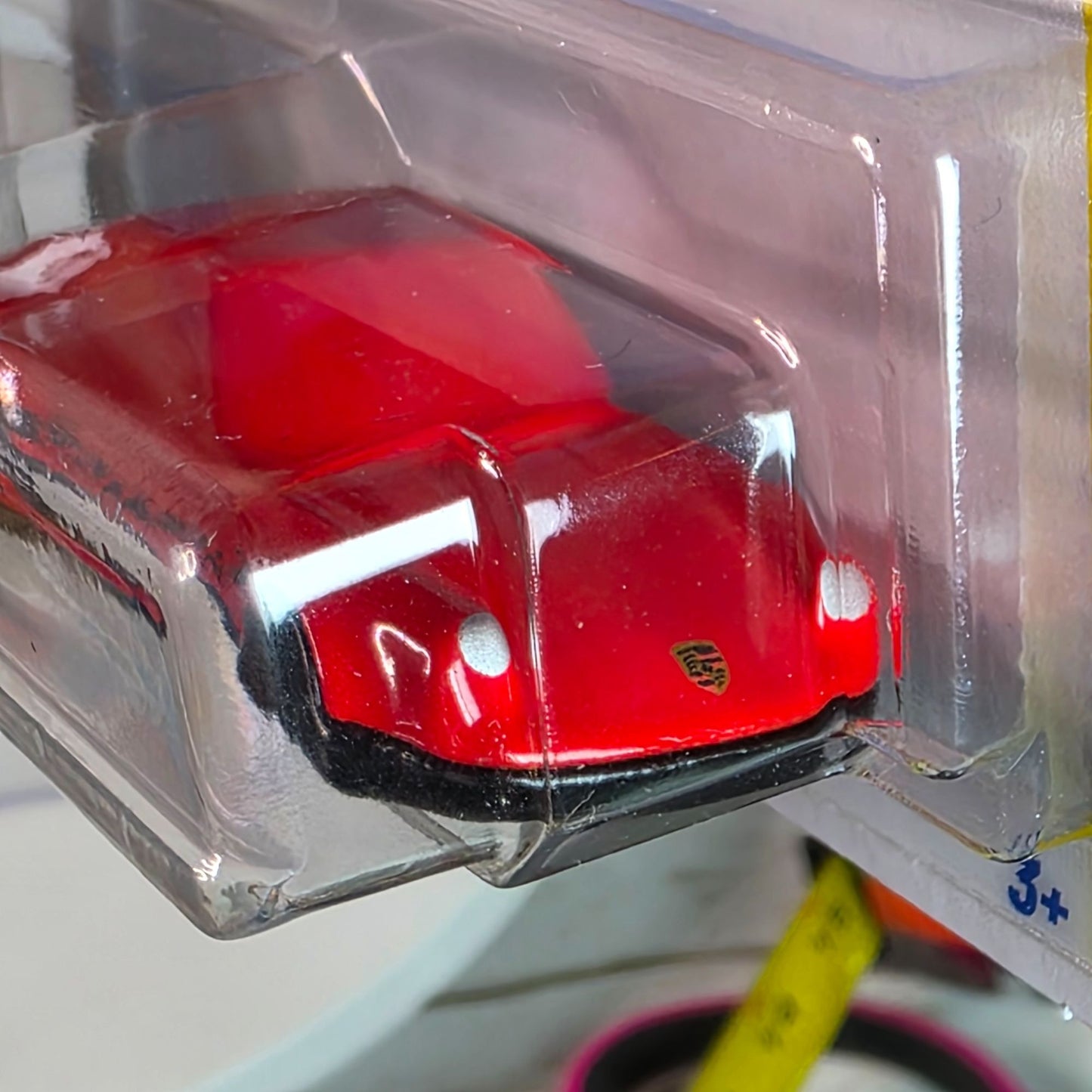 Hot Wheels Porsche 911 Carrera Clip Red Collectors Edition 187/250