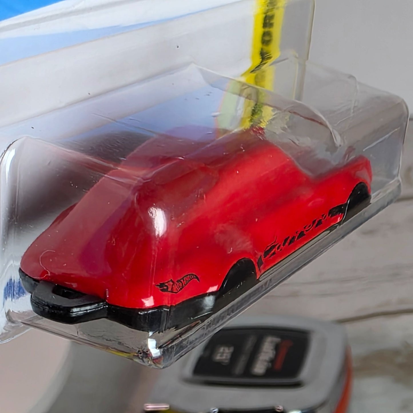 Hot Wheels Porsche 911 Carrera Clip Red Collectors Edition 187/250