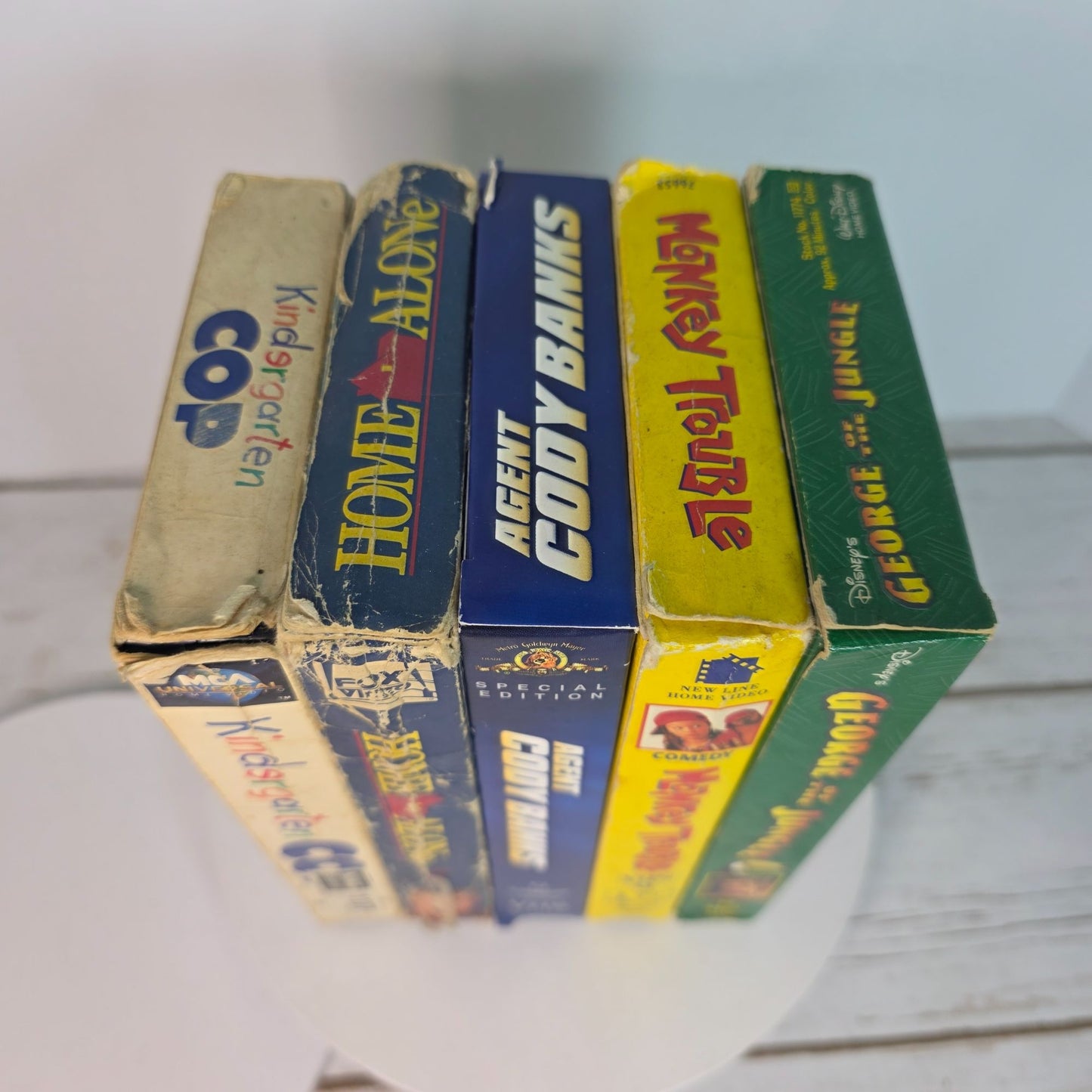 Disneys "George Of The Jungle" & "Monkey Trouble" "Agent Cody Banks" "Home Alone" & "Kindergarten Cop" VHS Lot