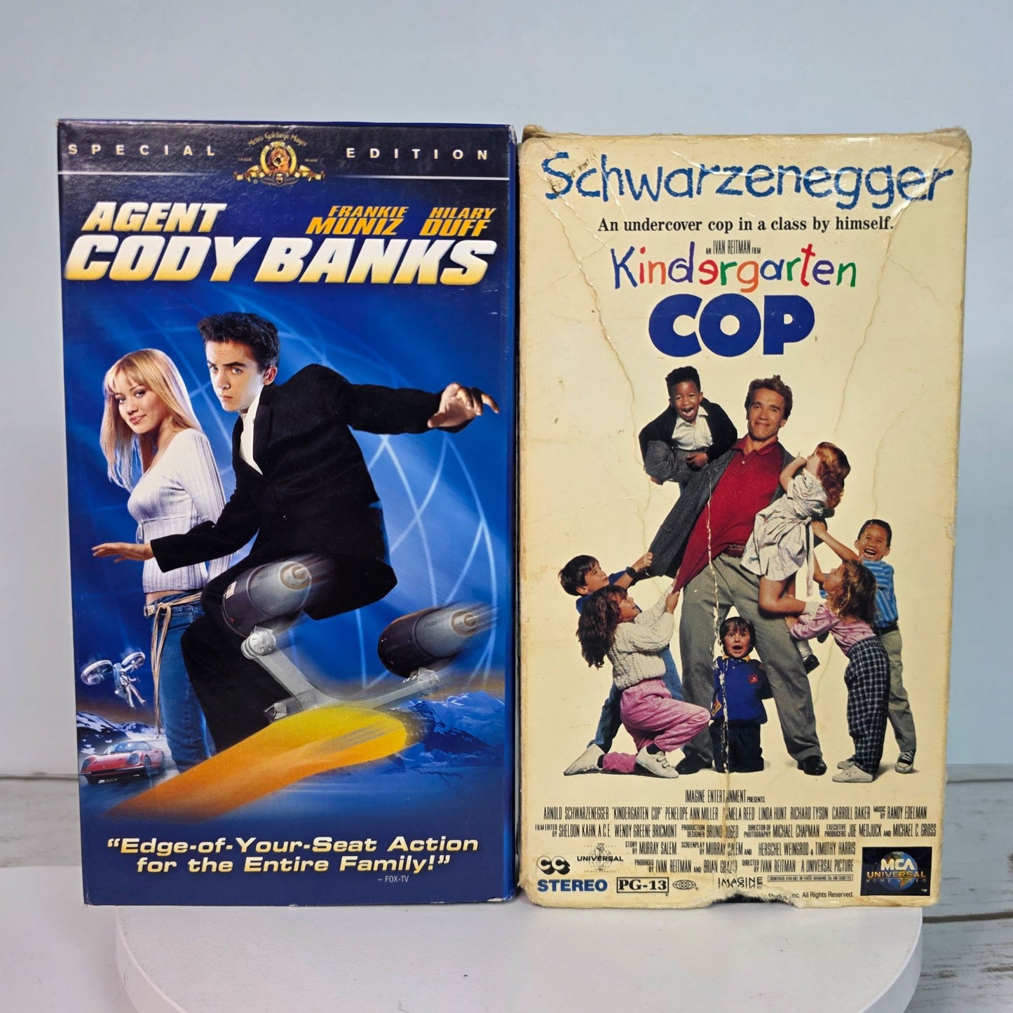 Disneys "George Of The Jungle" & "Monkey Trouble" "Agent Cody Banks" "Home Alone" & "Kindergarten Cop" VHS Lot