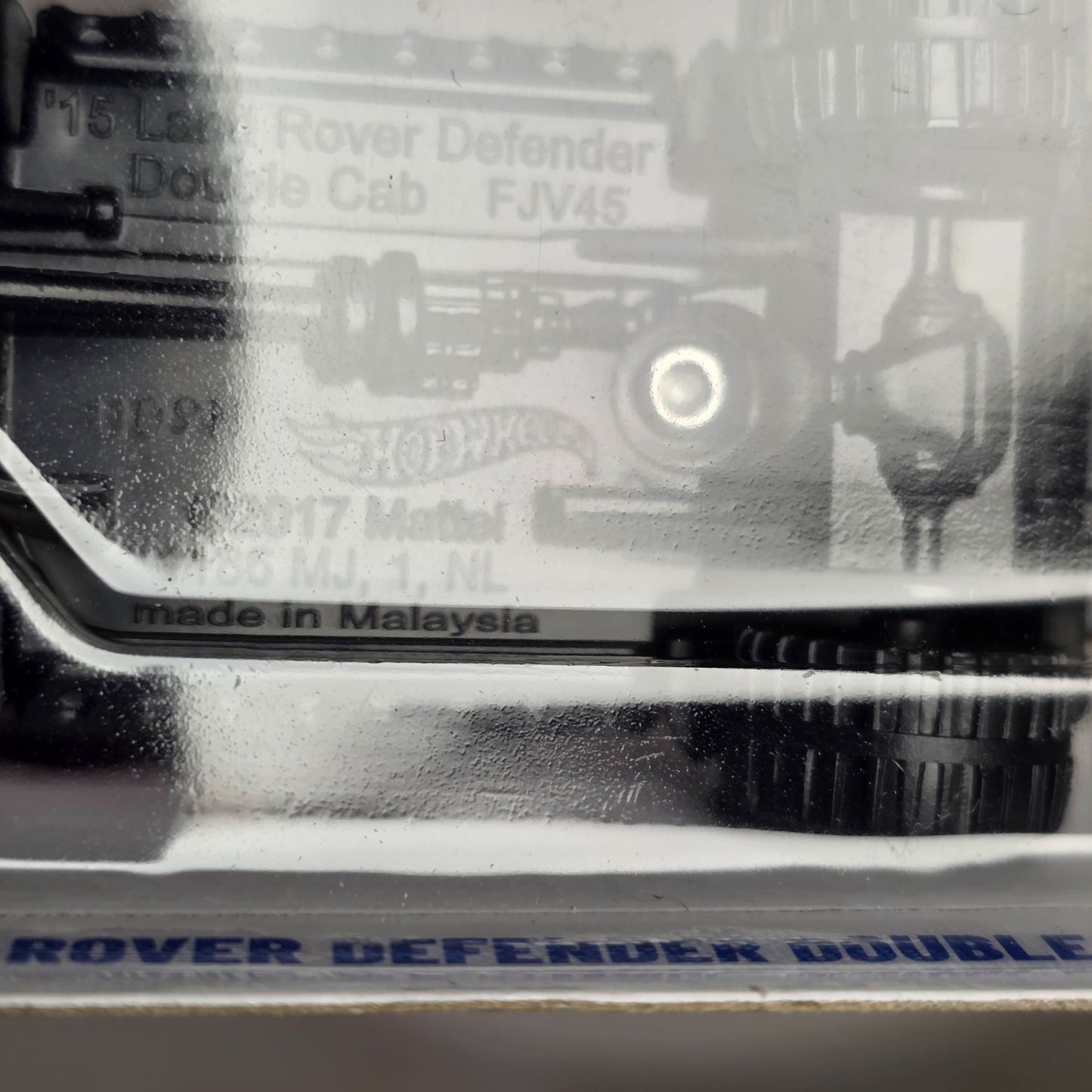 Hot Wheels 15 Land Rover Defender Double Cab Red Yokohama HW Dirt 179/250 1:64 Diecast Collectible Toy Car