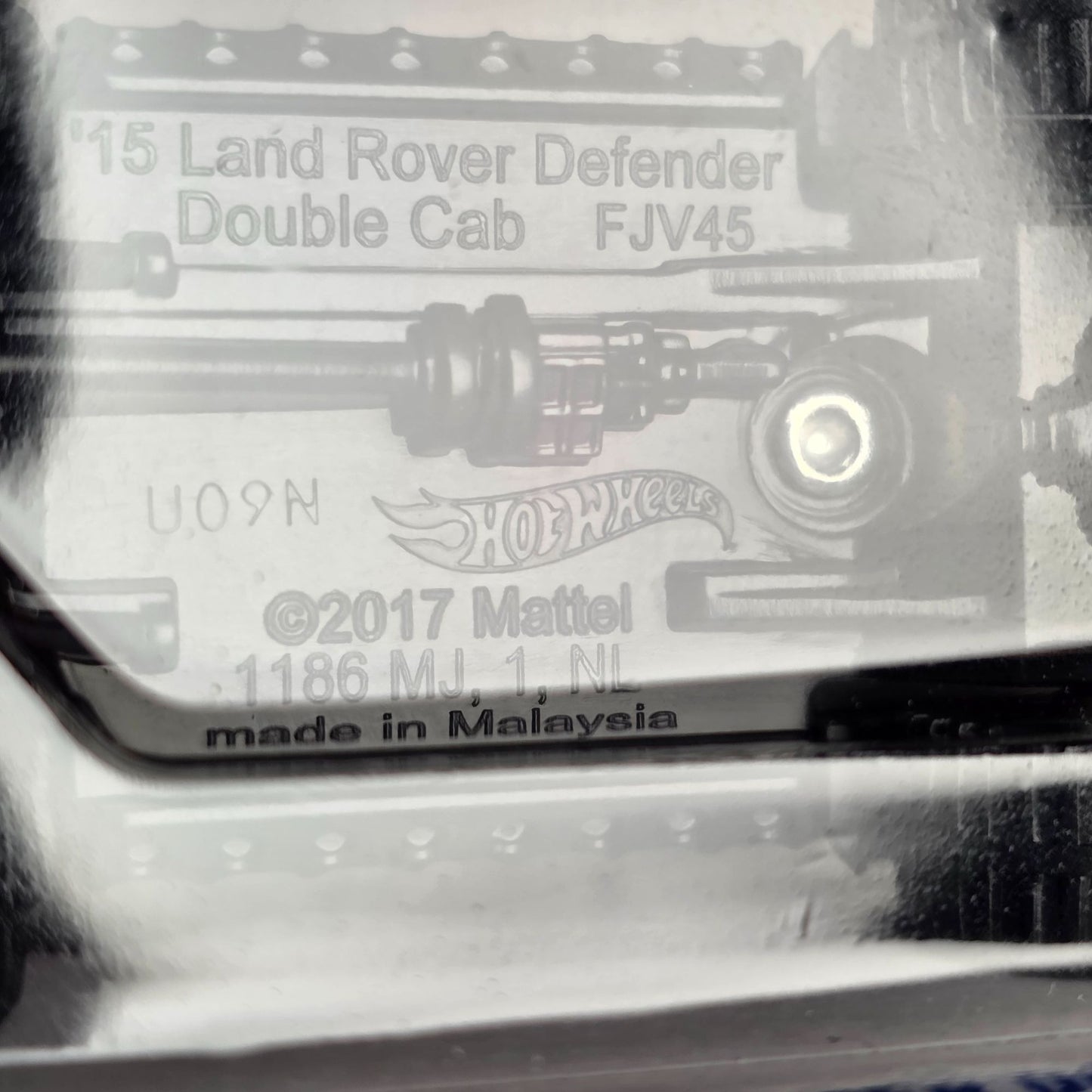 Hot Wheels 15 Land Rover Defender Double Cab Red Yokohama HW Dirt 179/250 1:64 Diecast Collectible Toy Car