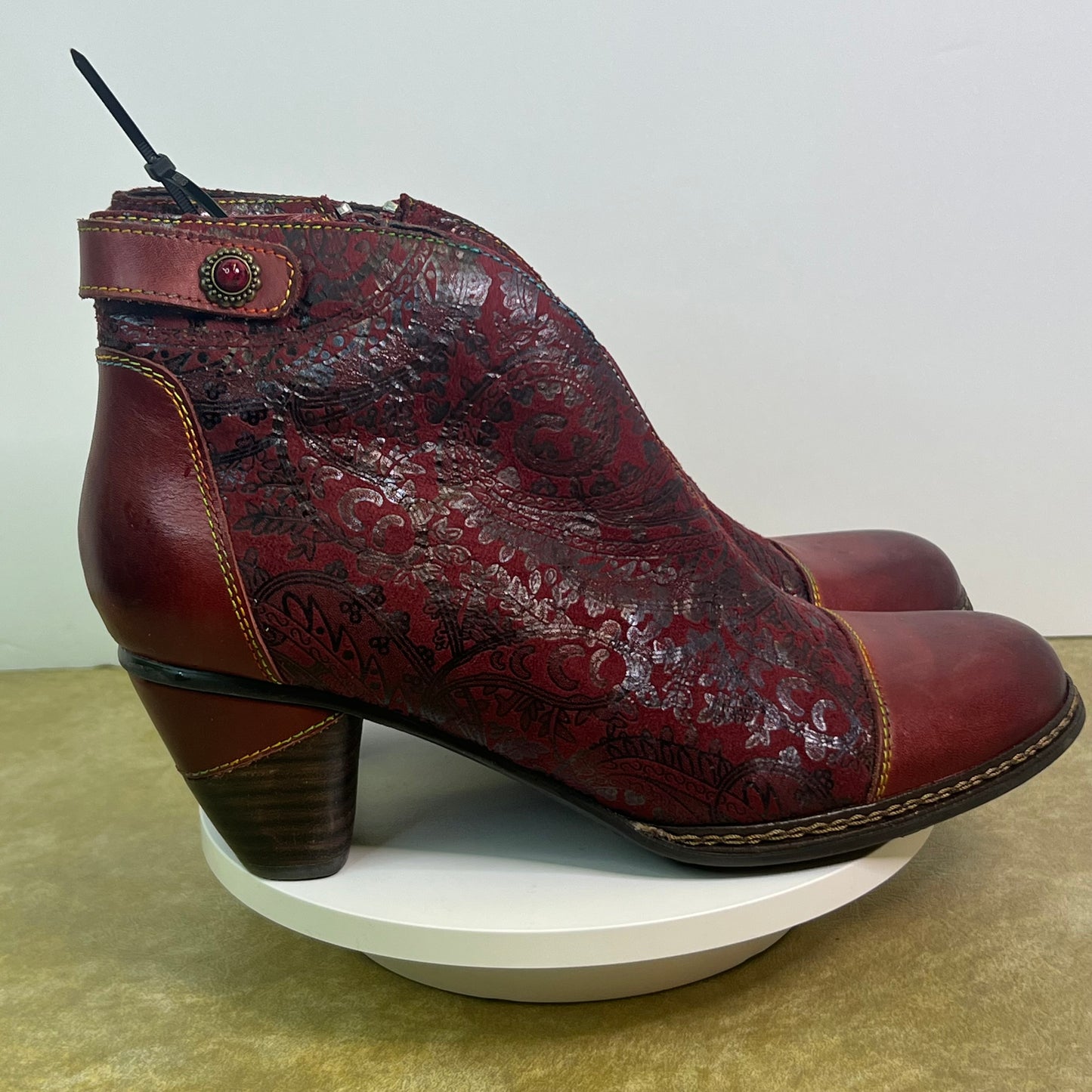 New L'Artiste Women’s Red Calming Bootie Size EU 41 US 9.5