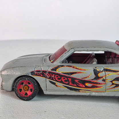 Vintage Hot Wheels Vairy 8 2002 Gray W/ Red Flames Loose Die-Cast Car #11 First Editions