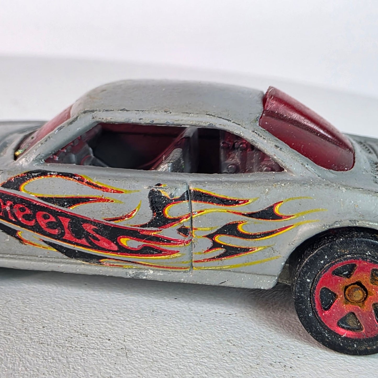 Vintage Hot Wheels Vairy 8 2002 Gray W/ Red Flames Loose Die-Cast Car #11 First Editions