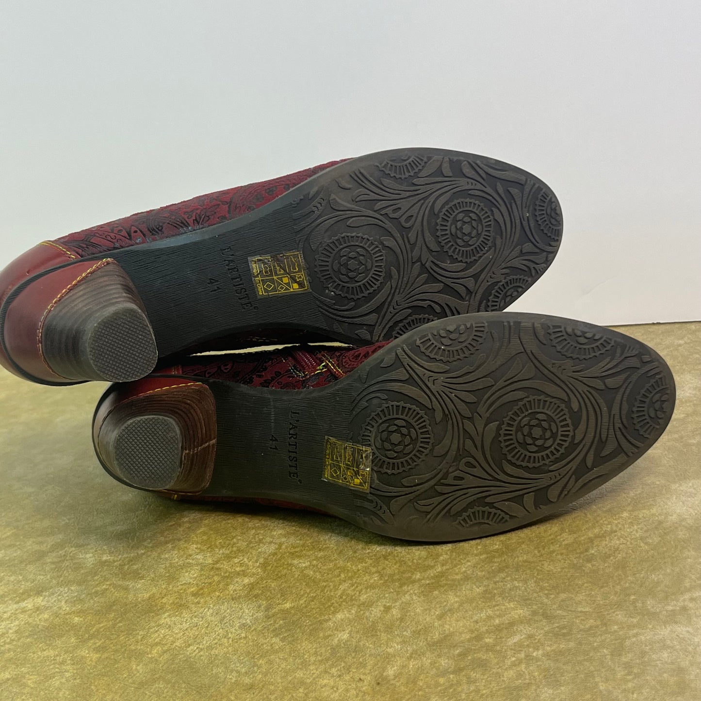 New L'Artiste Women’s Red Calming Bootie Size EU 41 US 9.5