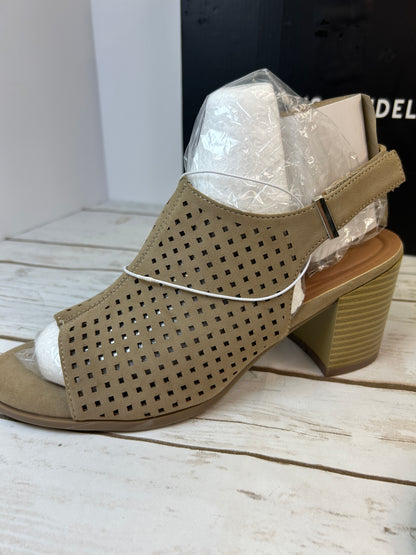 NIB New Women's Alexis Bendel Tan Open-Toe Sandal Size 9