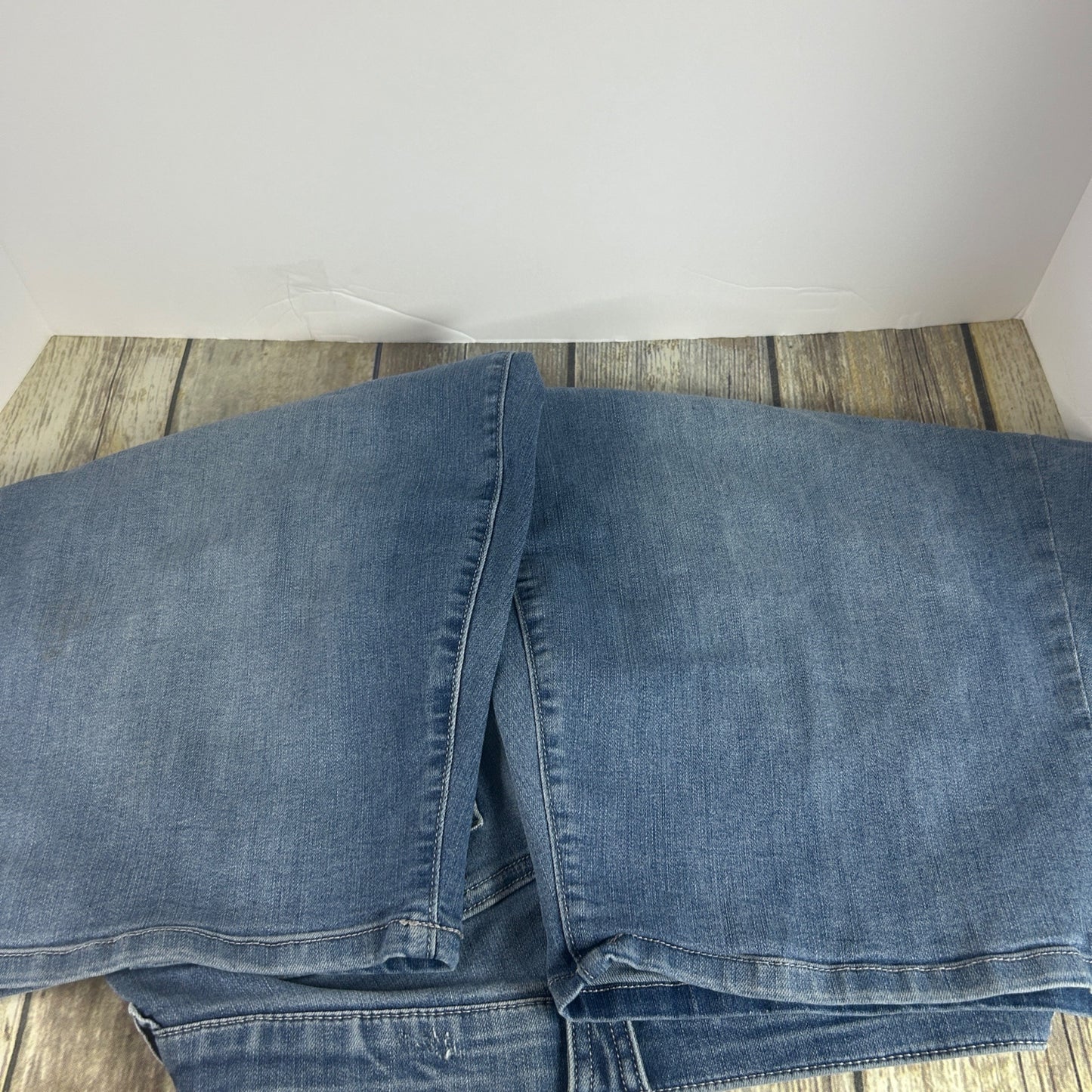 Democracy Womens "Ab"Solution 16WP Denim Shorts Light Wash Blue Jeans