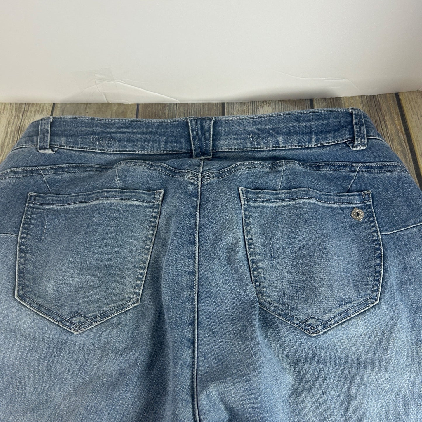 Democracy Womens "Ab"Solution 16WP Denim Shorts Light Wash Blue Jeans