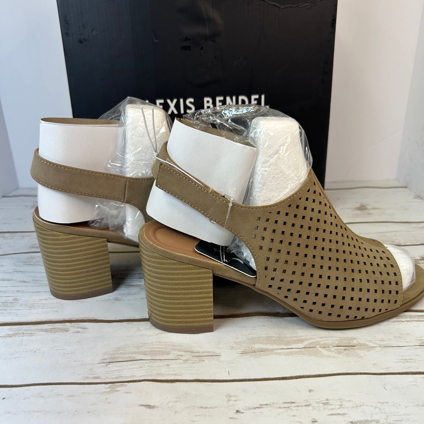 NIB New Women's Alexis Bendel Tan Open-Toe Sandal Size 9