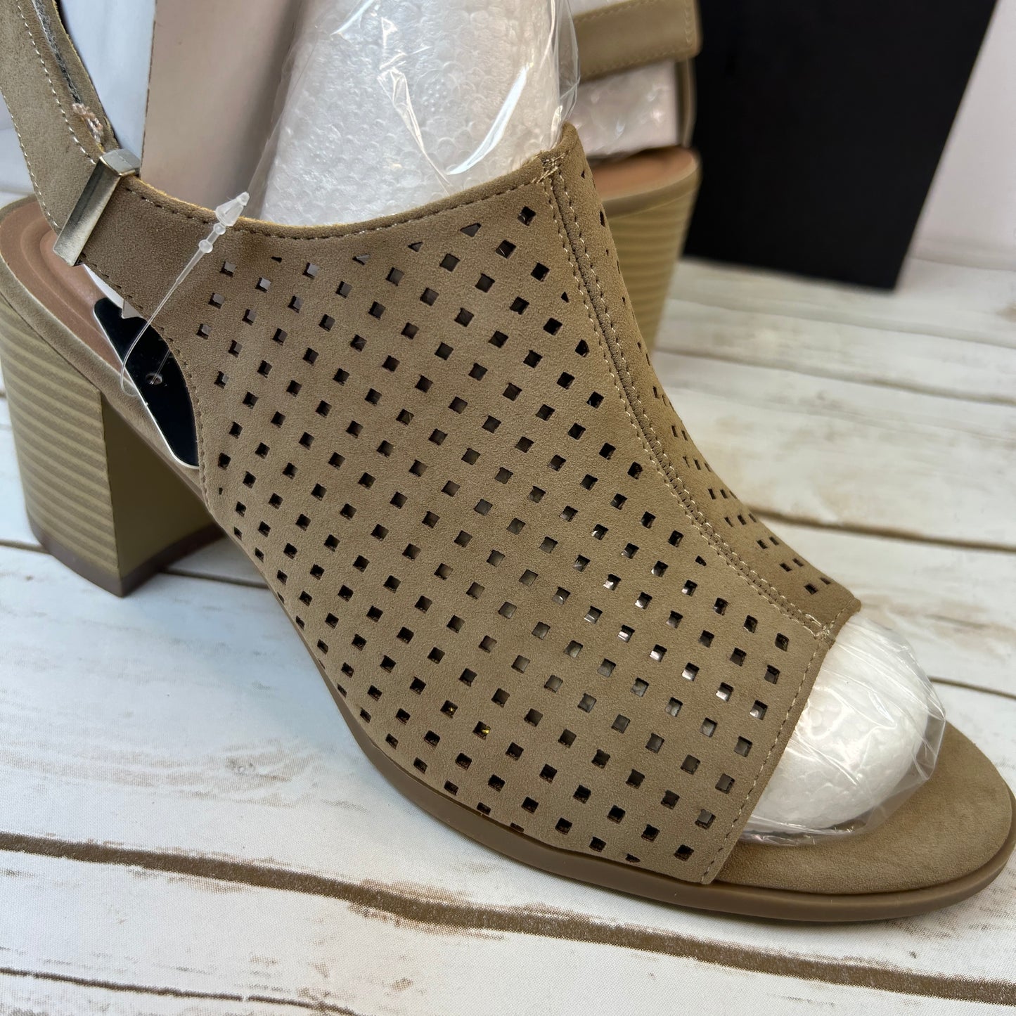 NIB New Women's Alexis Bendel Tan Open-Toe Sandal Size 9