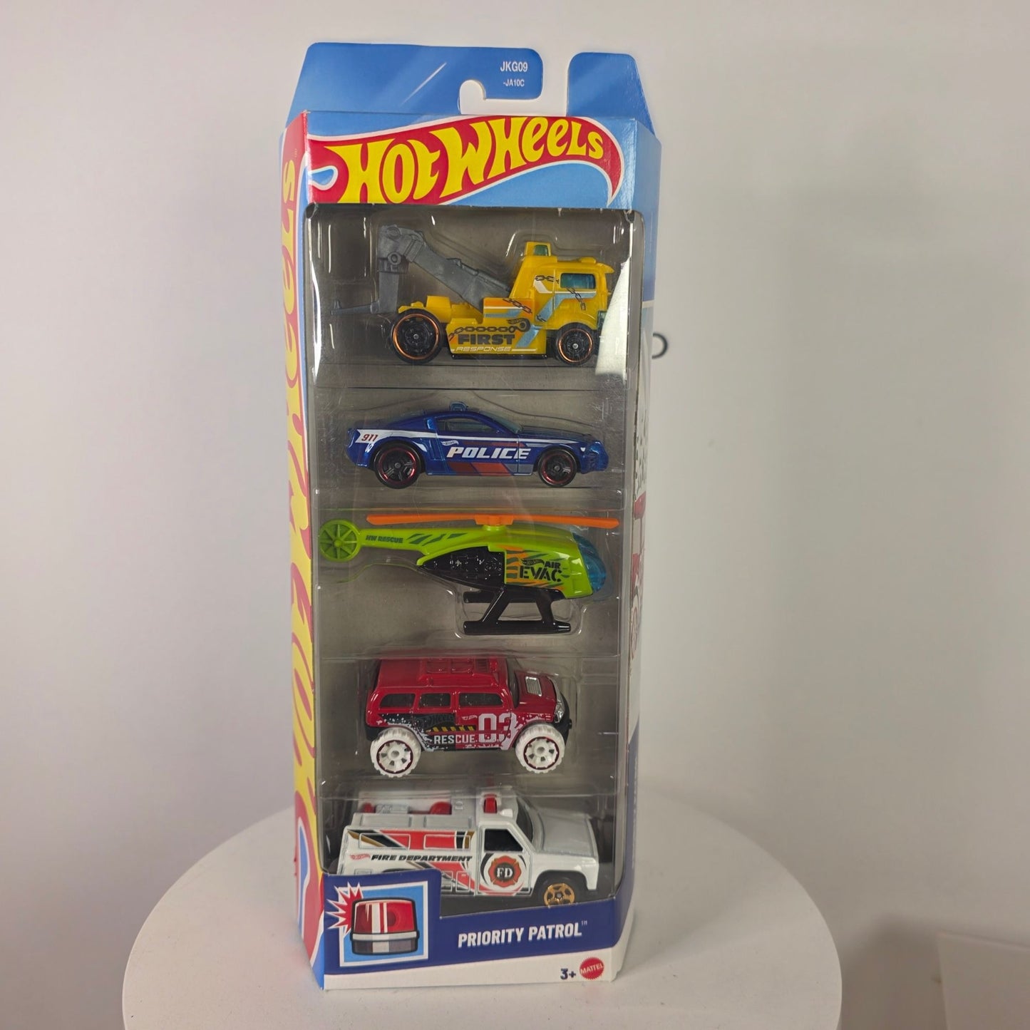 Hot Wheels 2025 5-Pack Priority Patrol, Gift Pack, Police, Tow Truck,Fire Rescue