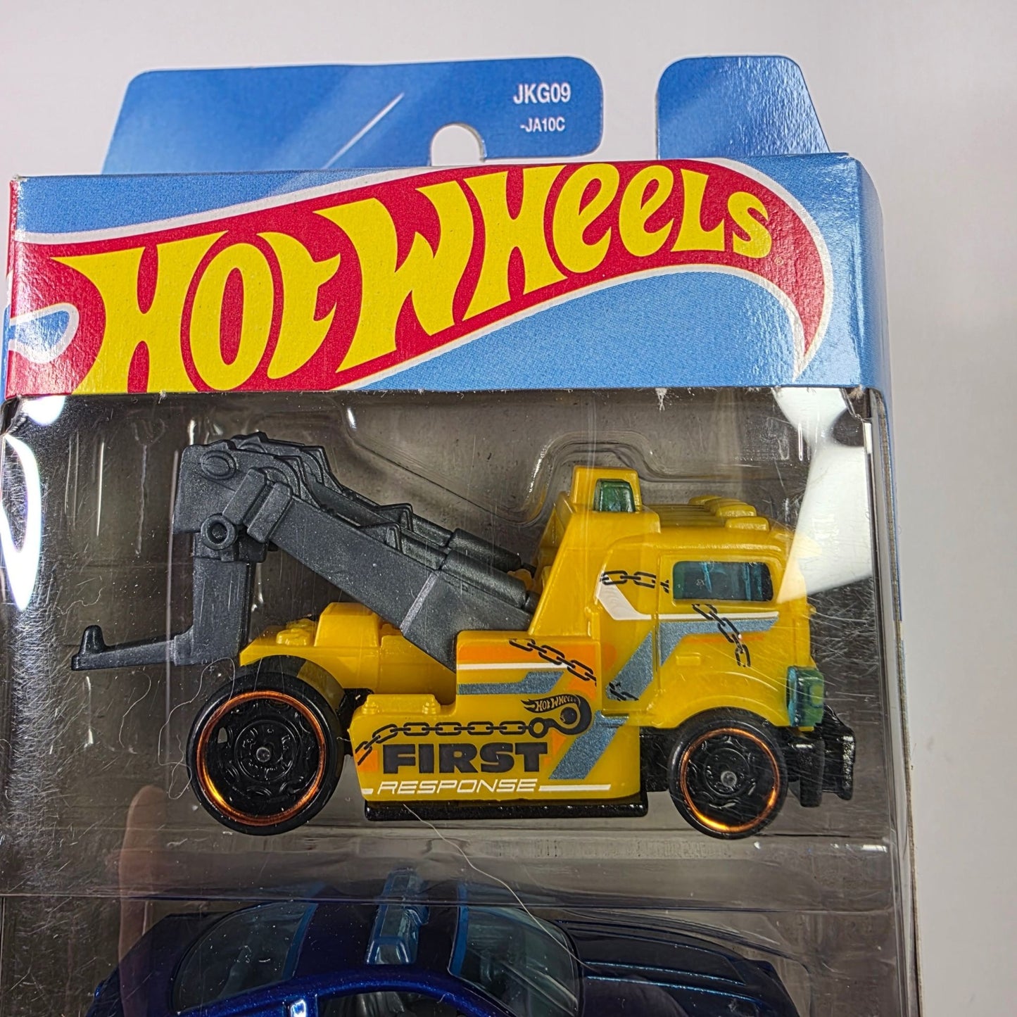 Hot Wheels 2025 5-Pack Priority Patrol, Gift Pack, Police, Tow Truck,Fire Rescue