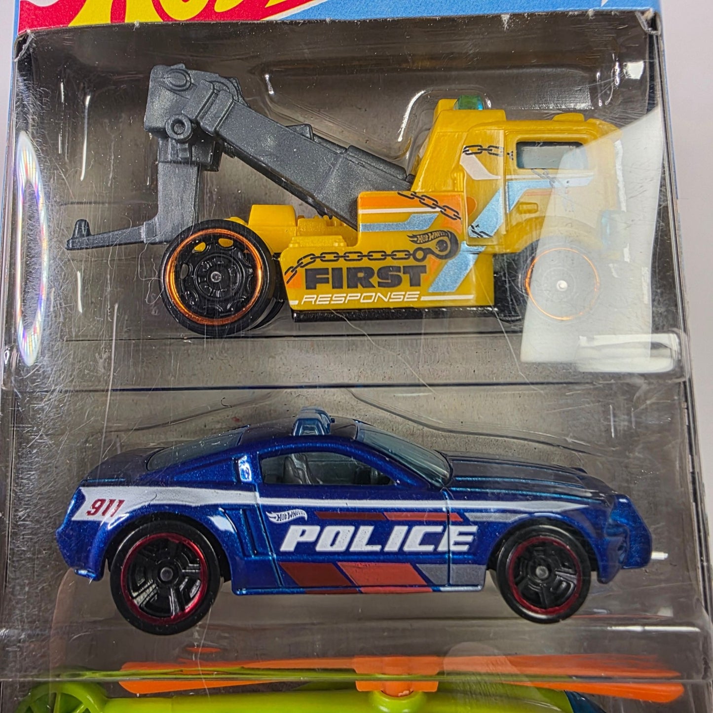 Hot Wheels 2025 5-Pack Priority Patrol, Gift Pack, Police, Tow Truck,Fire Rescue