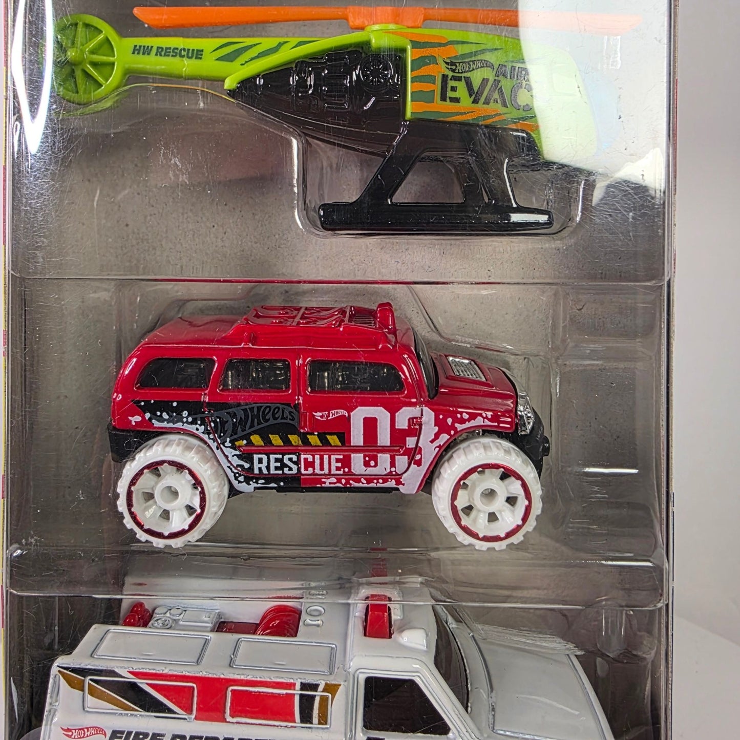 Hot Wheels 2025 5-Pack Priority Patrol, Gift Pack, Police, Tow Truck,Fire Rescue