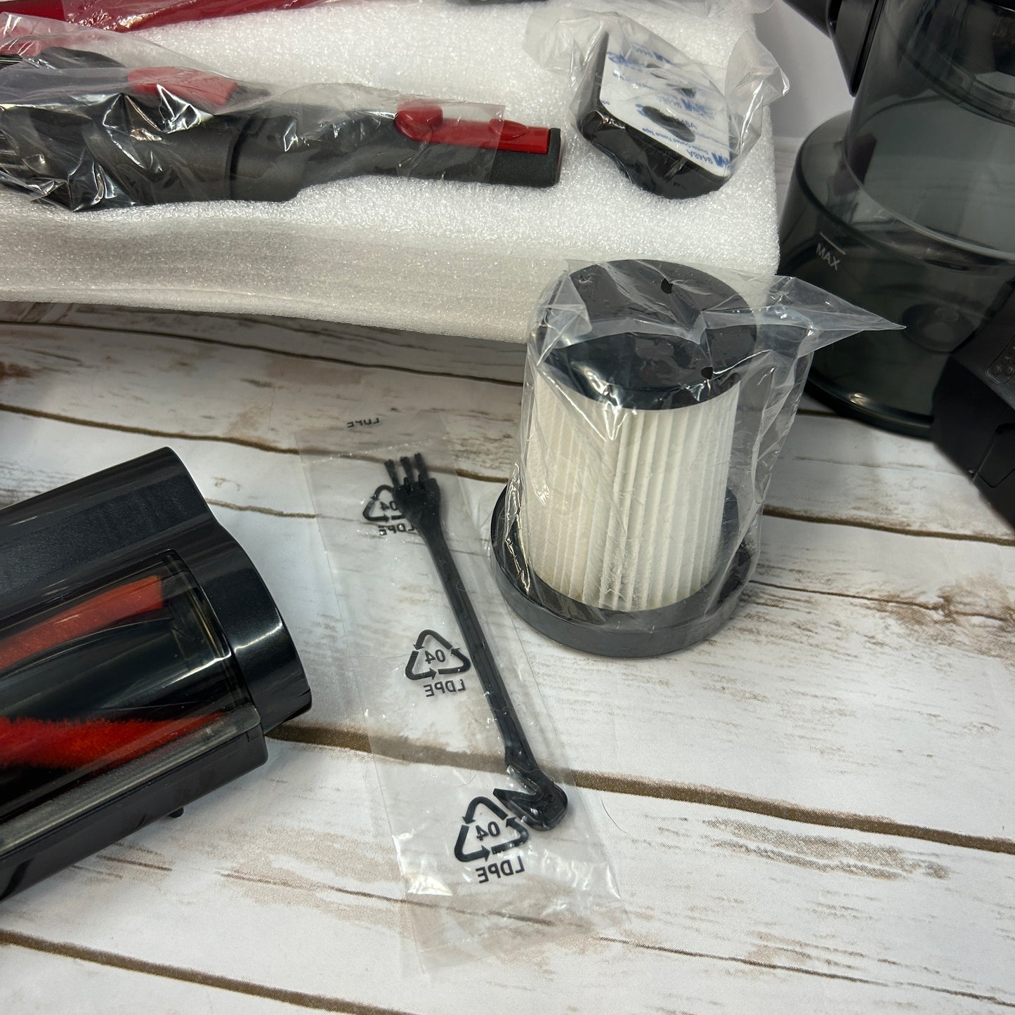 NIOB New CHEBIO A16 Cordless Stick Vacuum Red