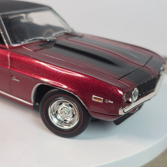 Johnny Lightning 1:24 Scale 1969 Chevrolet Camaro Z/28 Diecast Model Red & Black